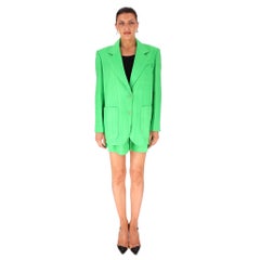 Conjunto de chaqueta entallada y pantalones cortos plisados de Sandro