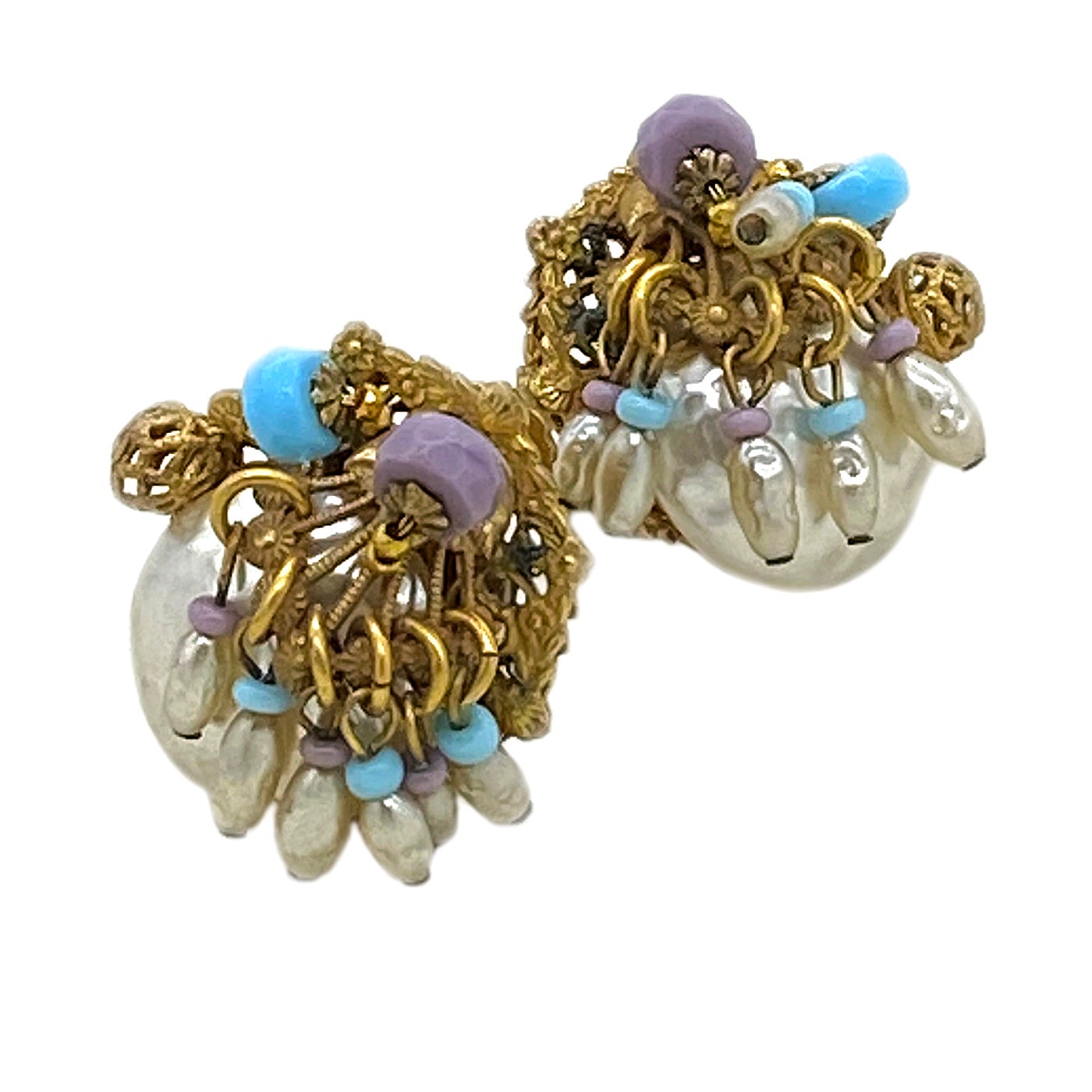 Miriam Haskell, boucles d'oreilles câblées à la main avec perles et breloques pendantes en vente