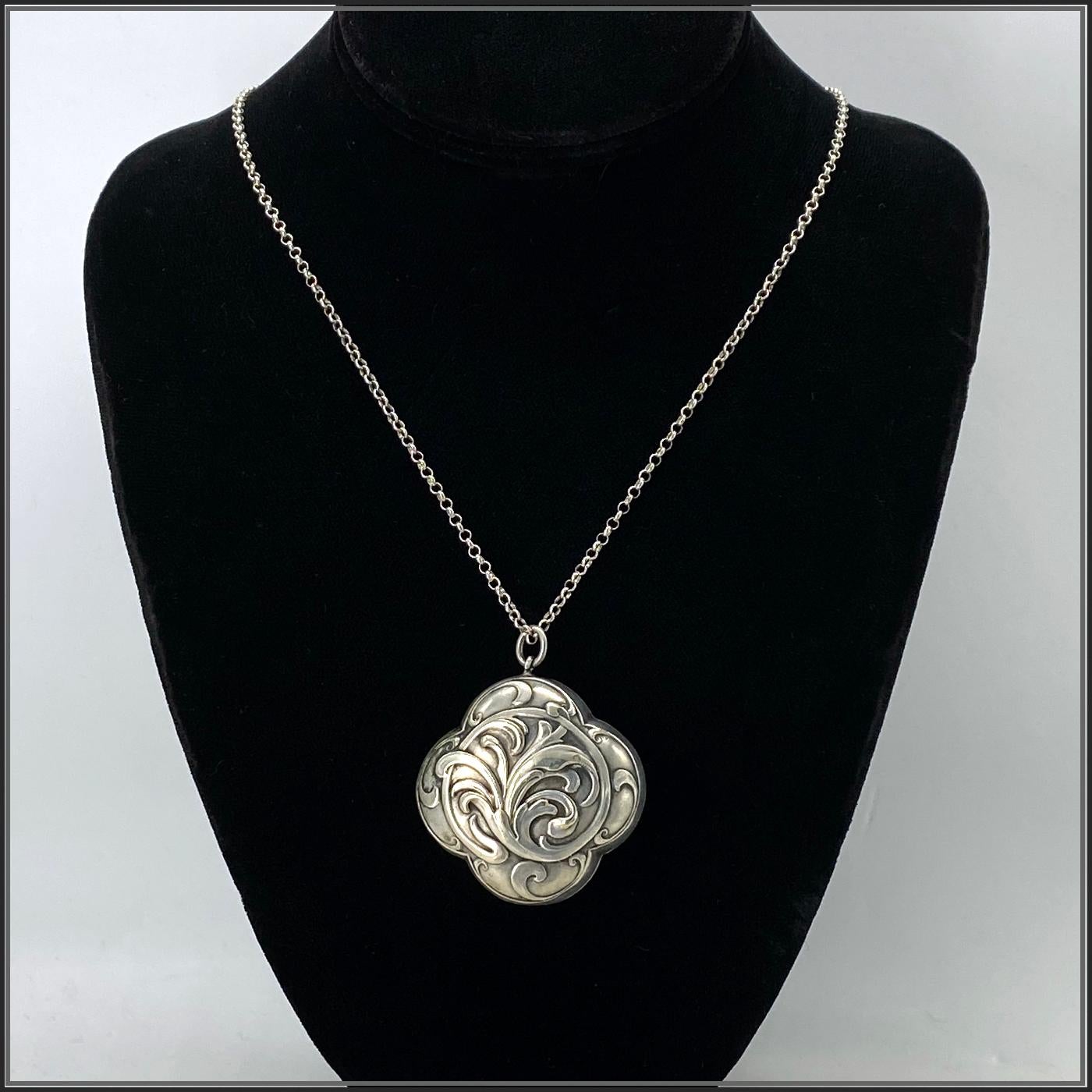 Antico Scatola Chatelaine in argento dorato Art Nouveau in vendita 2