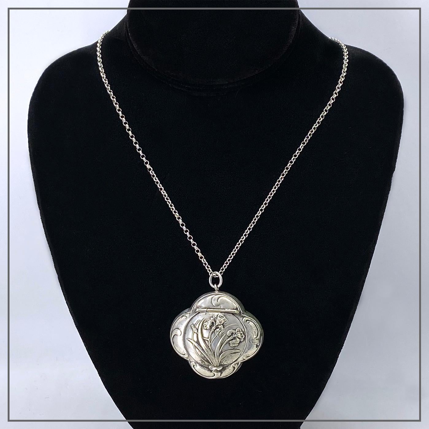Antico Scatola Chatelaine in argento dorato Art Nouveau in vendita 1