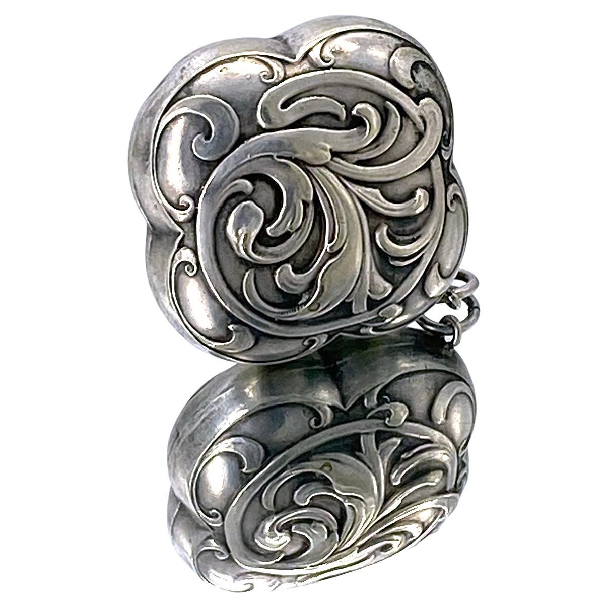 Antico Scatola Chatelaine in argento dorato Art Nouveau in vendita