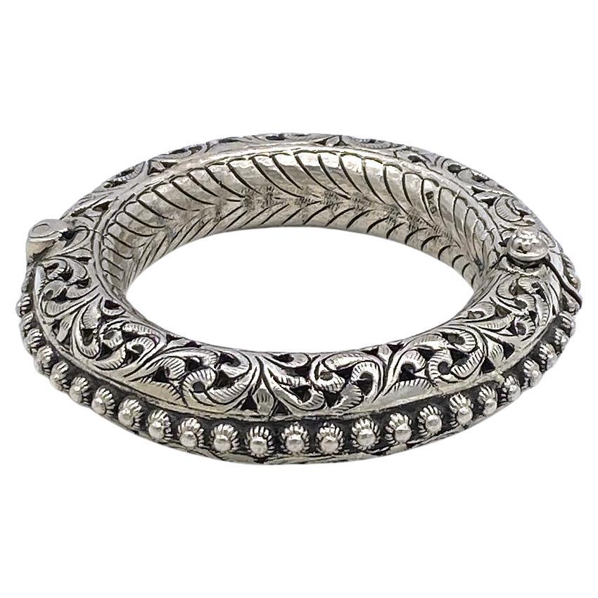 Bracciale in argento Sterling in stile etnico realizzato a mano In condizioni Nuovo in vendita a Atlanta, GA