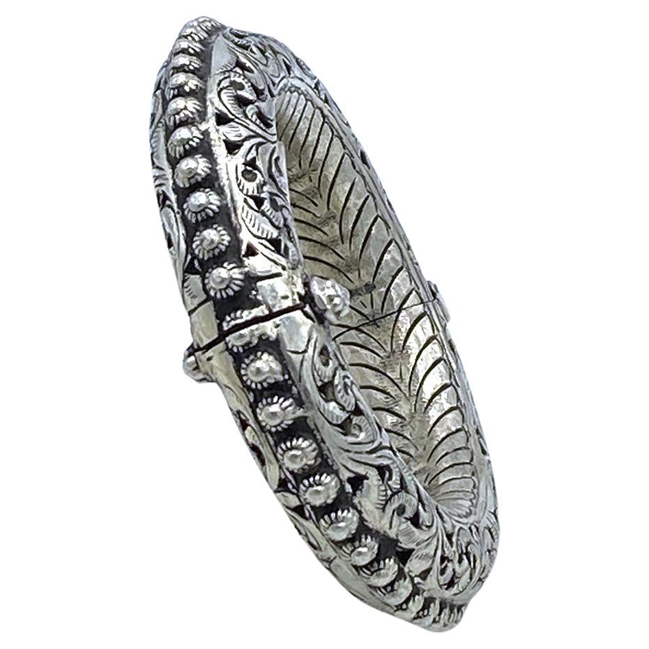 Bracciale in argento Sterling in stile etnico realizzato a mano in vendita 1