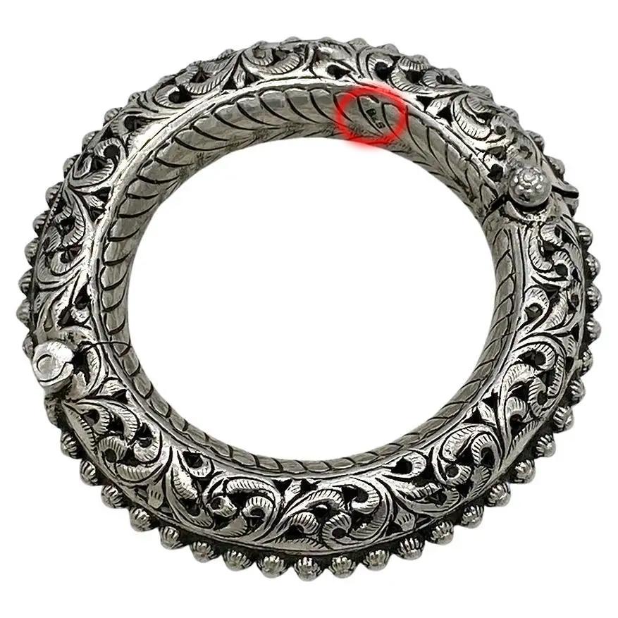 Bracciale in argento Sterling in stile etnico realizzato a mano in vendita 4
