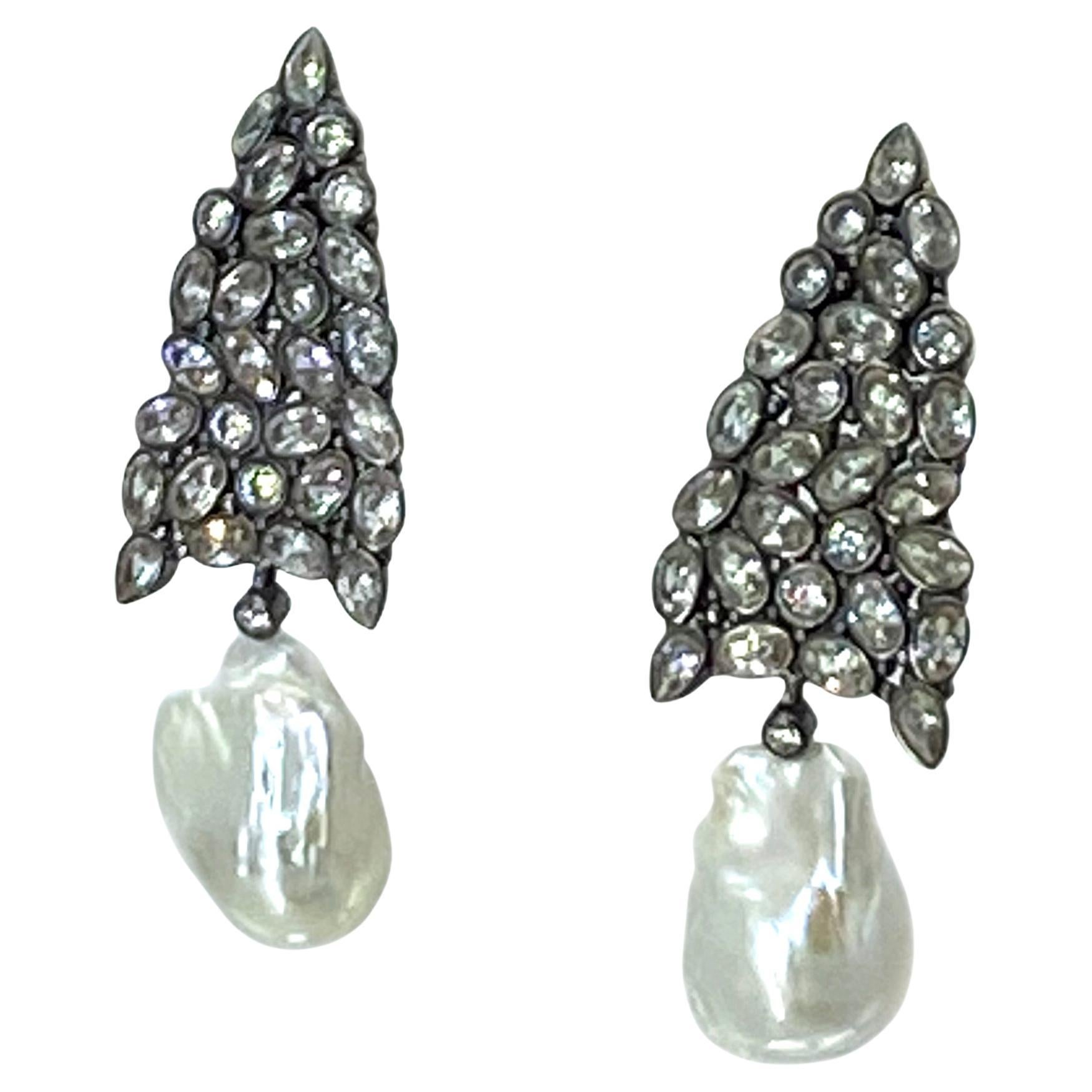 Orecchini con perle barocche e CZ in vendita