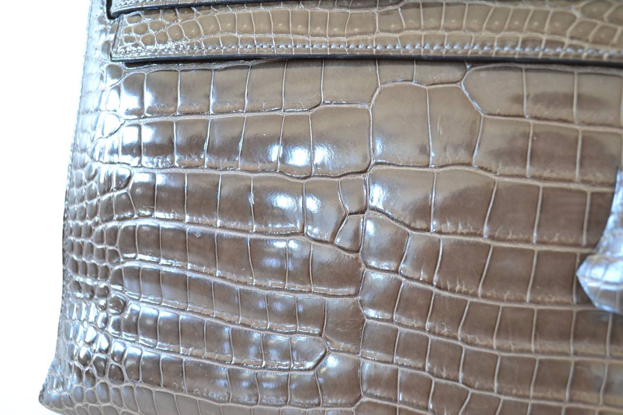 Hermes Kelly 28 Vert de gris Porosus crocodile In Excellent Condition In Paris, FR