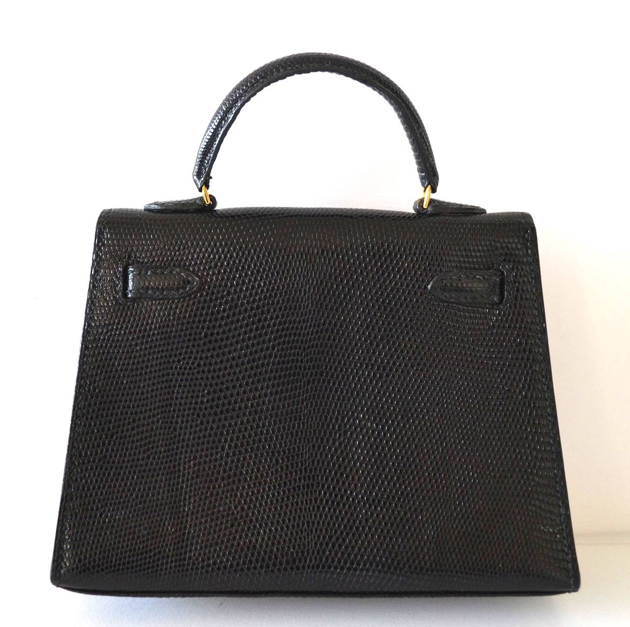 Exceptional Hermes Kelly 15 Lizard Black
 
Kelly 15 is a very very rare size
Probably less than 50 in the world
Collector piece
 
Black Lizard Niloticus
Gold hardware
Chevre lining
 
Very good condition
Odorless
Handle and corners are