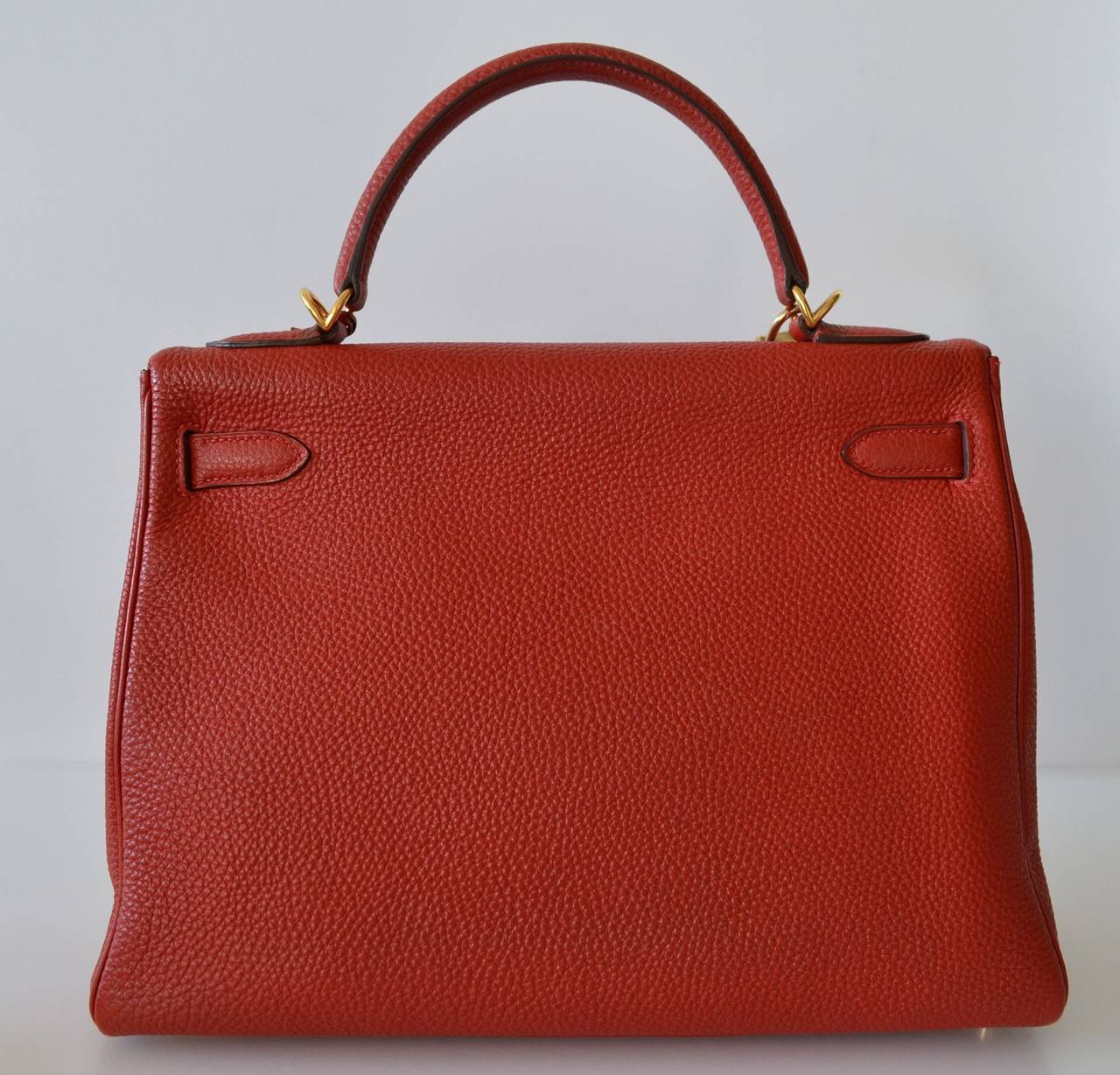 Hermes Kelly 32 Rouge Garance
 
Kelly 2
Togo leather
Retourne  
Gold plated hardware  
 
Excellent condition
Interior is odorless without stains
Corners are excellent
Pocket zipper and turn lock are in perfect working    
 
Hermes Paris