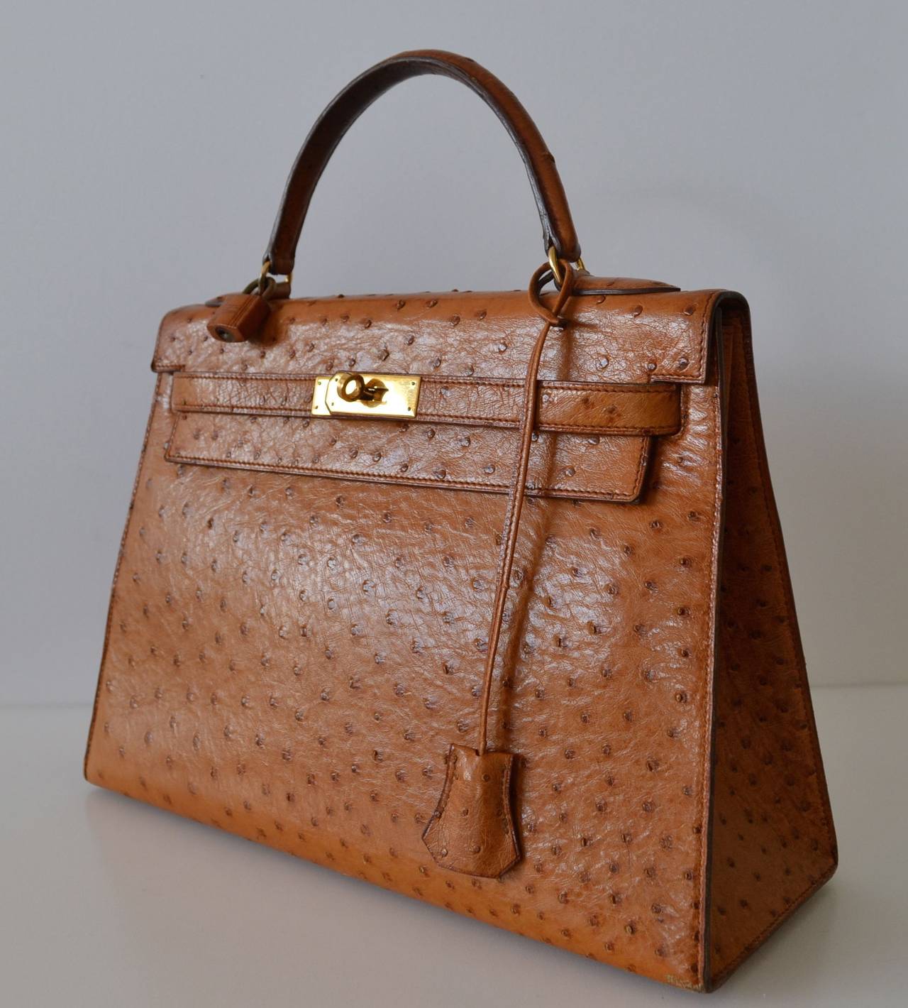 Hermès Kelly 32 Ostrich Gold Sellier In Good Condition In Paris, FR
