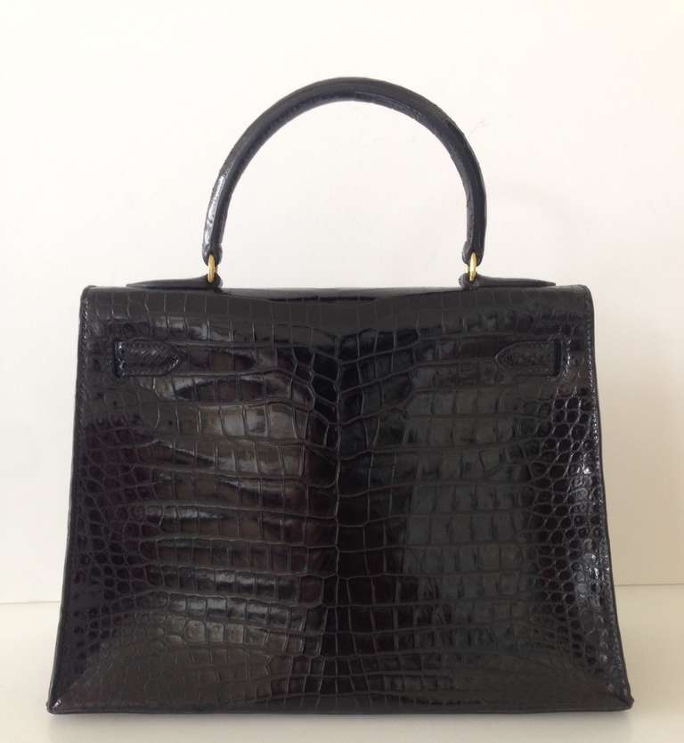 Hermes Kelly 28 black Porosus crocodile In Excellent Condition In Paris, FR