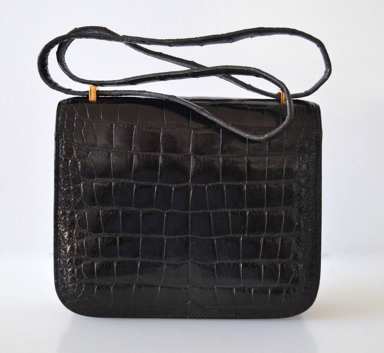 Hermès Constance 18 Black Alligator
Small and rare size
Very Rare – Collectible piece
Alligator exotic skin with Gold hardware
Excellent condition – odorless – gentle scratches on hardware
Hermes Paris Made In France
O stamp in round
It