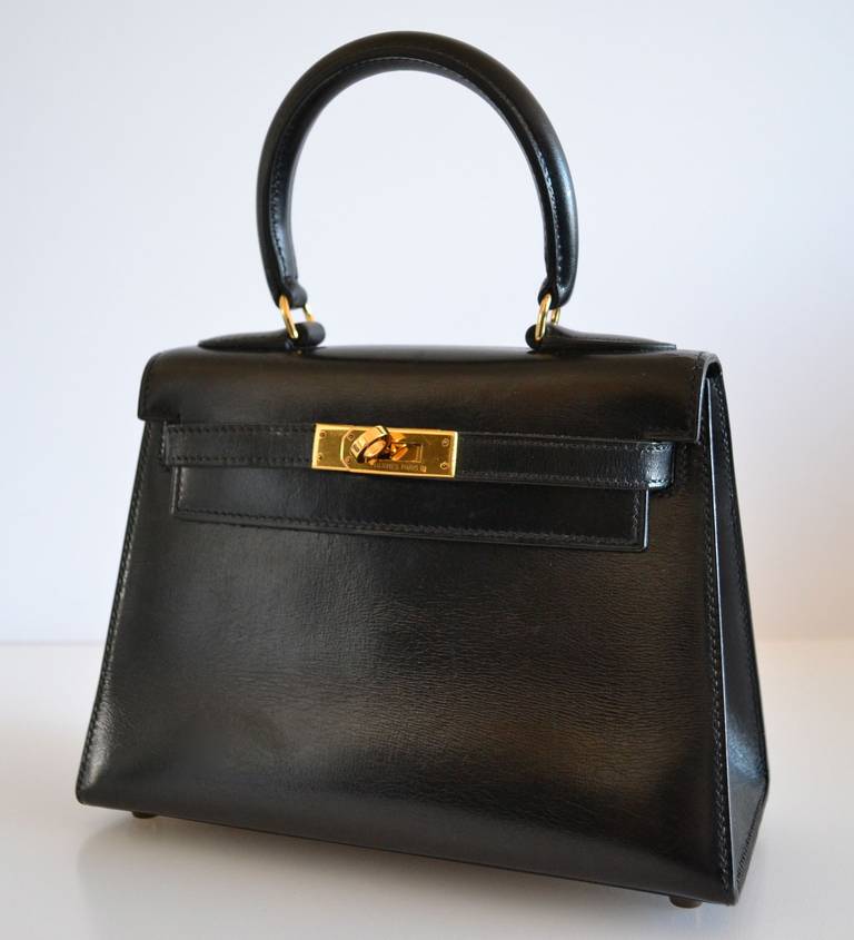 Hermès Kelly 20 Box gold hardware In Excellent Condition In Paris, FR