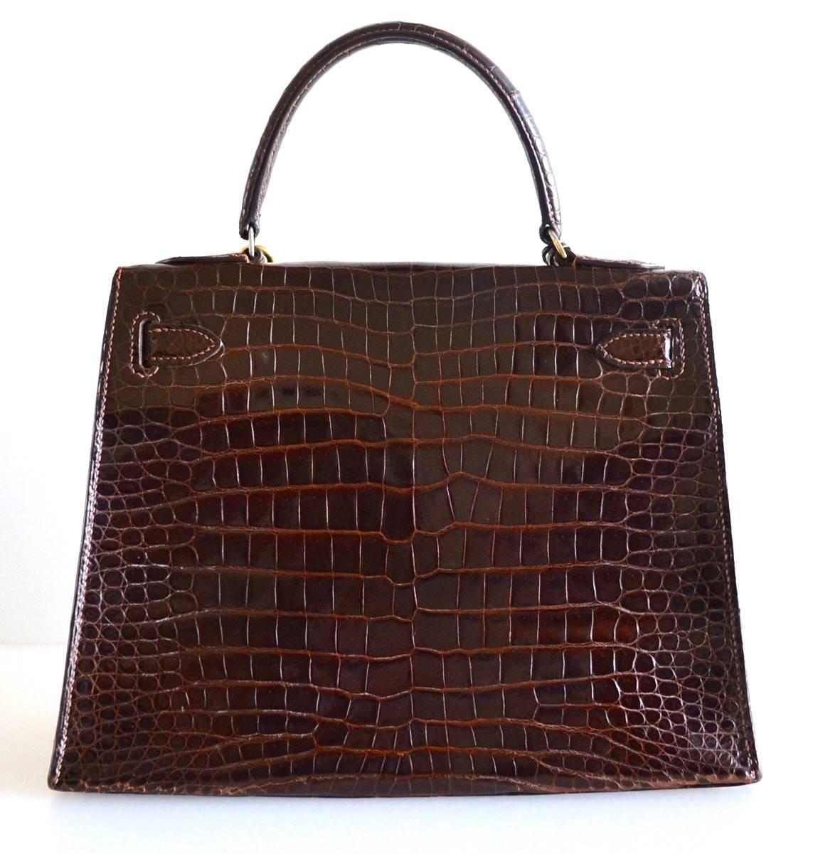 Hermes Kelly 28 Havane crocodile Porosus
 
Havane Crocodile Porosus with gold hardware
Porosus Crocodile skin is considered as the most expensive and exclusive skin in the world
 
The bag is lined with chevre leather.
The turn lock is in