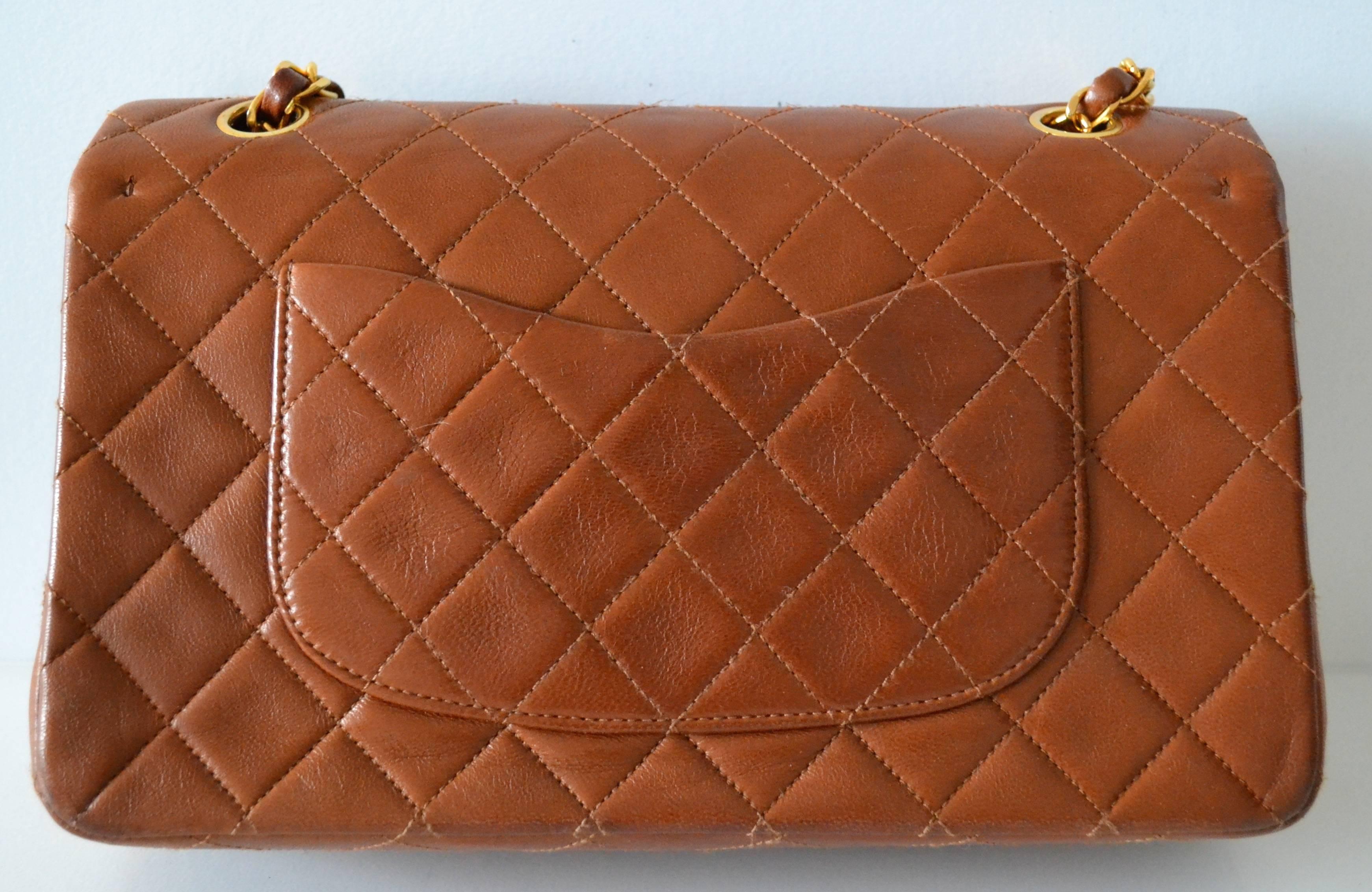 Chanel Timeless 
Brown color 
Golden hardware 

Very good condition
No major damage

No Hologram - Staff sales 

Chanel Made In France 

Dimensions : 11 X 6 X 2,8 inches 