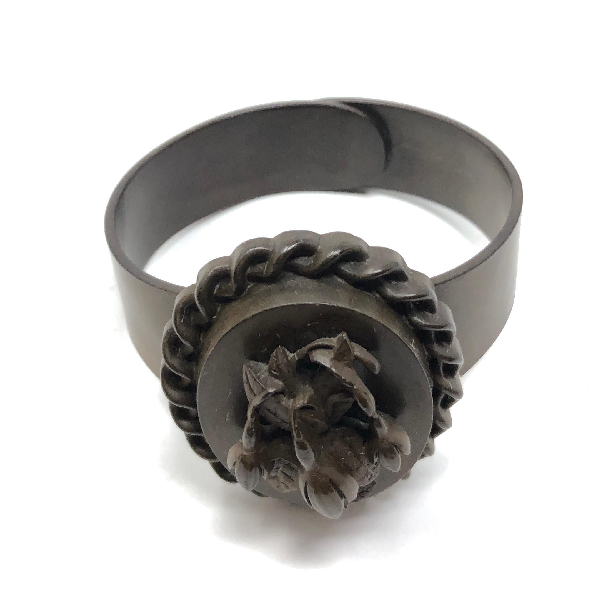 Victorian Vulcanite Fuchsia Design Antique Cuff In Good Condition For Sale In Skelmersdale, GB