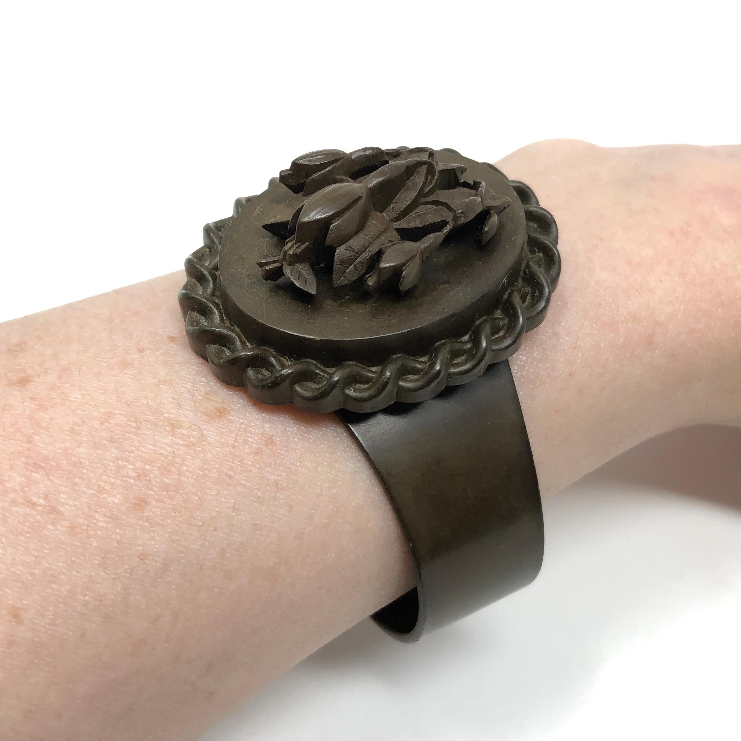 Victorian Vulcanite Fuchsia Design Antique Cuff For Sale 3