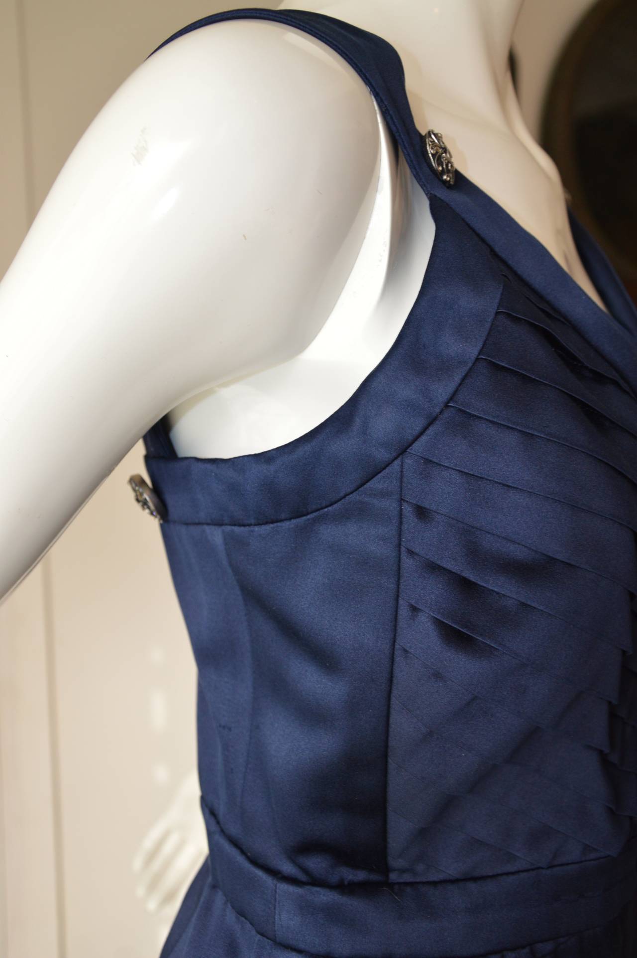 Late 1980s Chanel Navy Blue Pleated Silk Satin Dress In New Condition For Sale In Paris, IDF