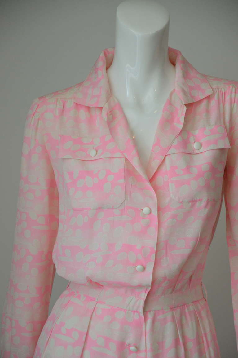 1970s Courreges Silk Jumpsuit Light Pink and Off White Delicate Abstract Motifs In New Condition In Paris, IDF