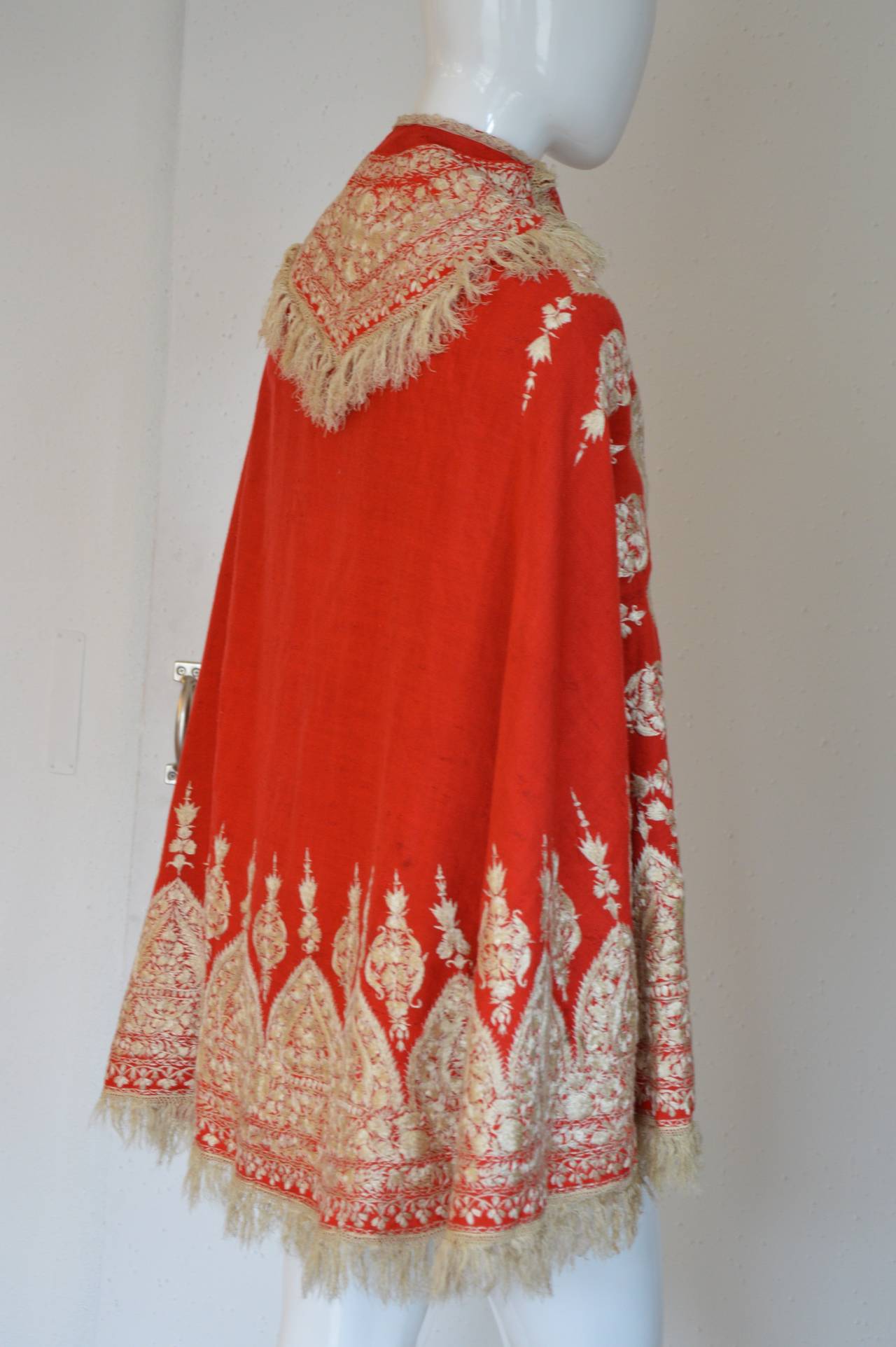 End of 19th century French Cape made of an Indian Embroidered Cashmere Shawl In Good Condition In Paris, IDF