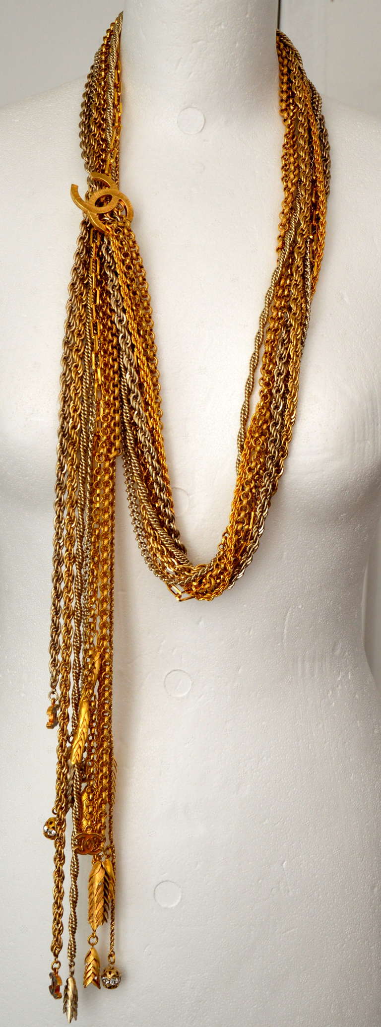Stunning Exceptional and Unusual Chanel Défilé Long Nine Strand Sautoir 2005 In New Condition In Paris, IDF