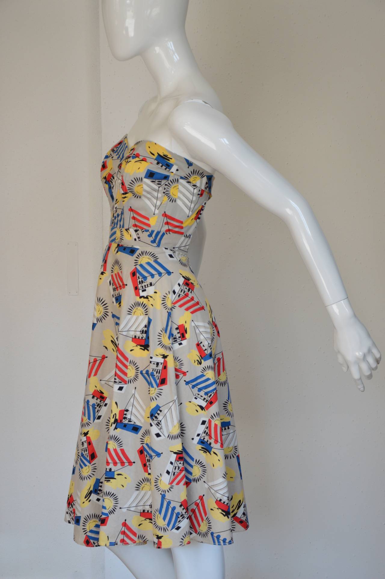1950s Cotton Sun-Suit with Beach-Bar print, good bright colors, very fresh In Excellent Condition In Paris, IDF