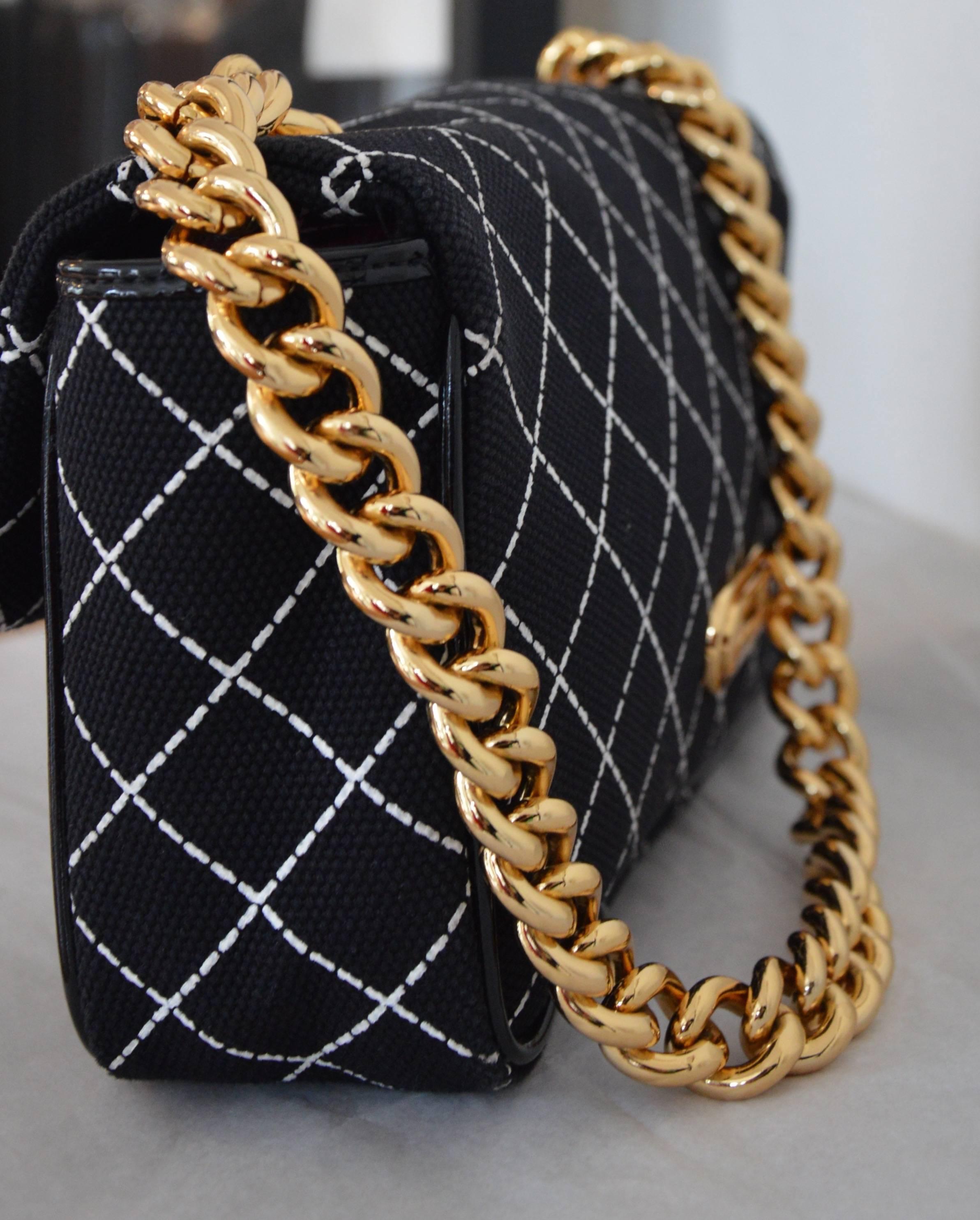 This Moschino Love bag is another magnificent work by the craftsmen at Moschino. It is a "faux semblant" quilted bag with just the bling needed with this important golded chain shoulder strap. This bag is sold out and not in production. 