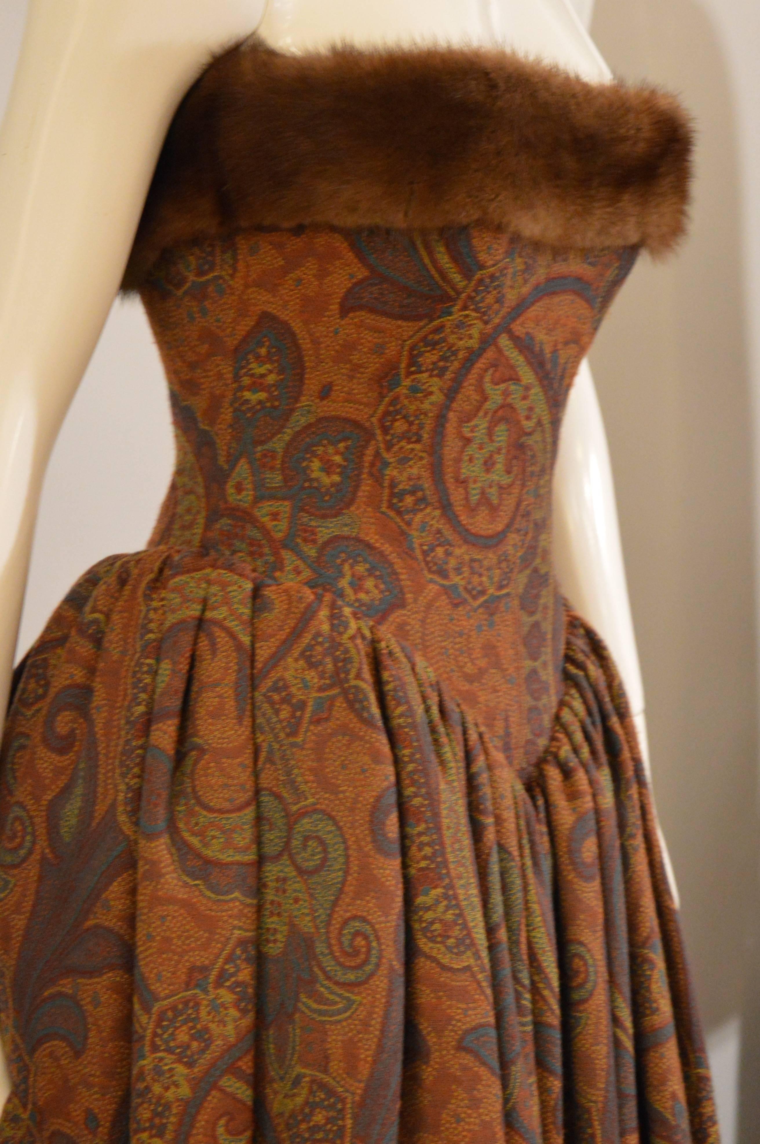 Important Lanvin cocktail dress , designed by Marill Lanvin.
Exquisite fall colors with Kashmere motifs.
Wool, coton, silk and mink. Excellent condition. Made in France
Total Length : 132 cm - 51 15/16 in
Waist : 80 cm - 31 7/16 in



