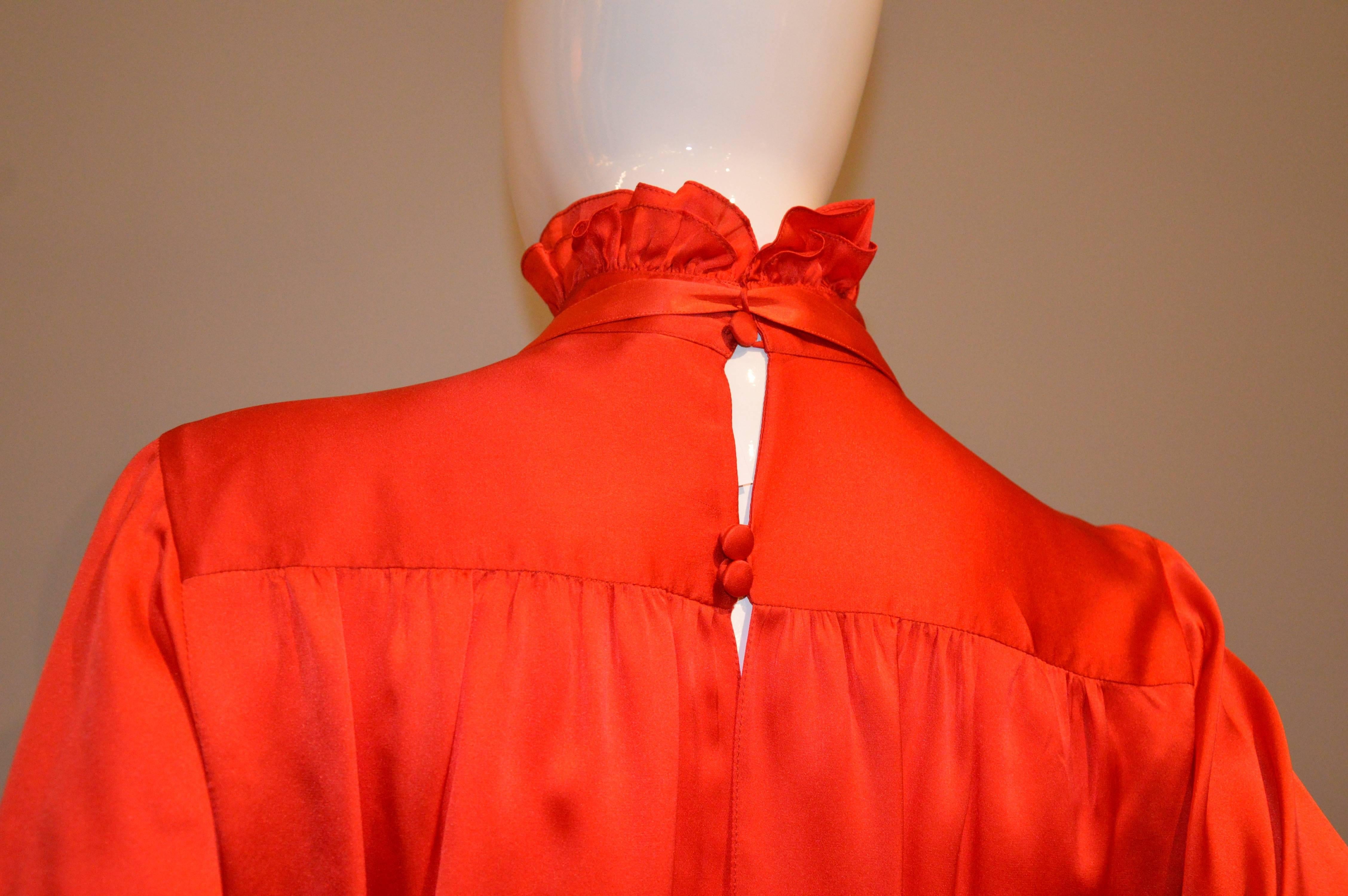 Gorgeous 1990s Chanel Vivid Red Silk Blouse In Excellent Condition For Sale In Paris, IDF