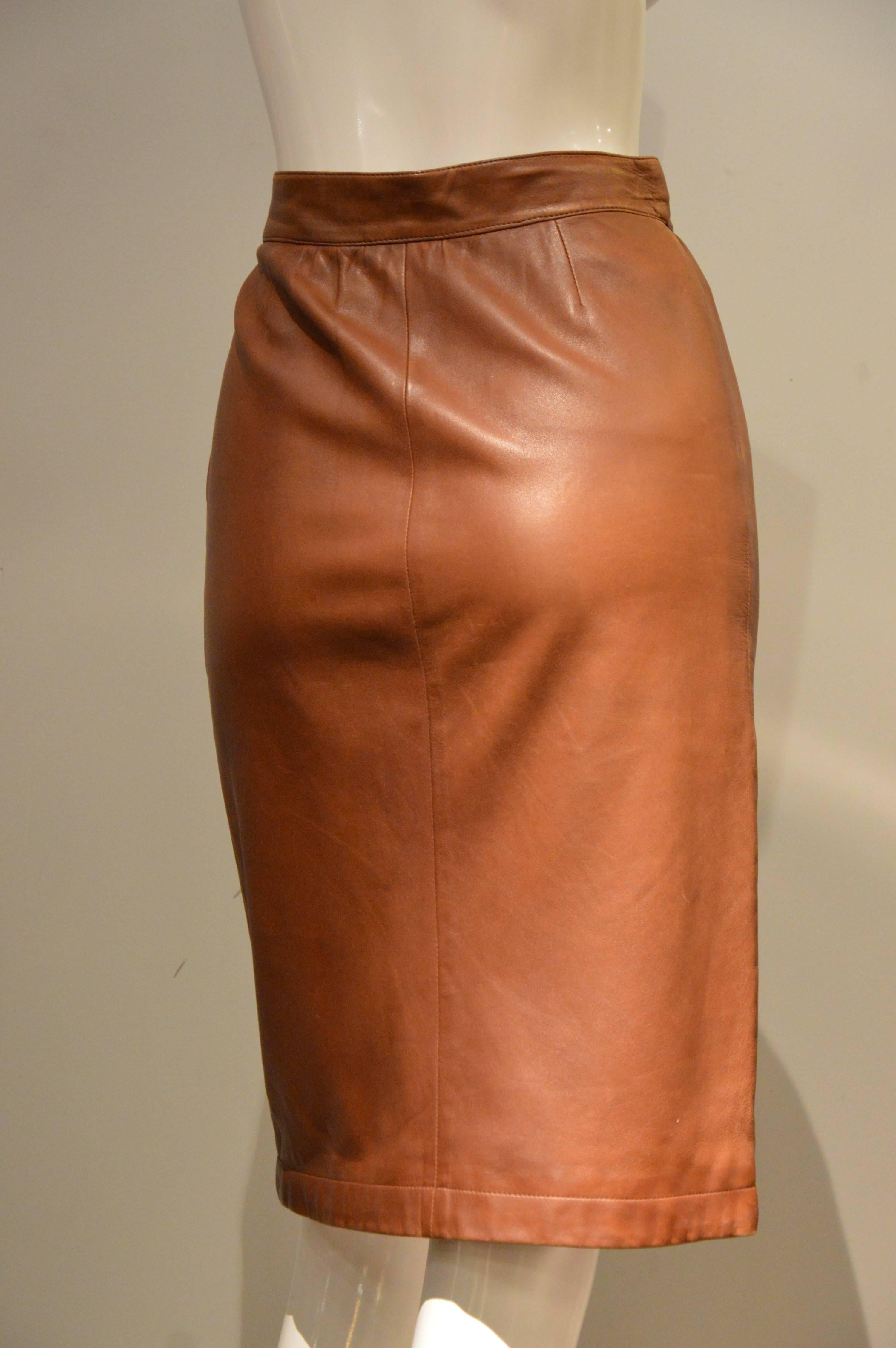 Fine Yves Saint Laurent Rive Gauche Honey Color Leather Skirt In Excellent Condition For Sale In Paris, IDF