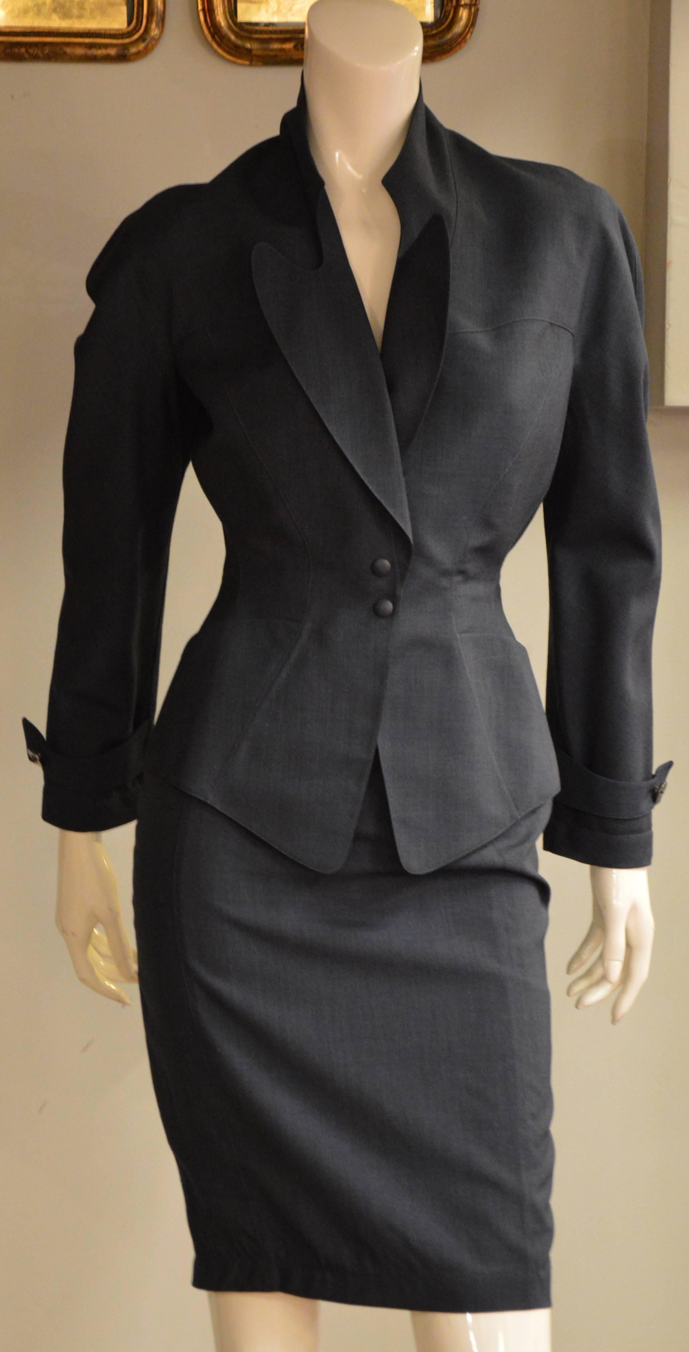 Iconic 1980s Thierry Mugler Night Blue 2 Pieces Suit In Excellent Condition For Sale In Paris, IDF