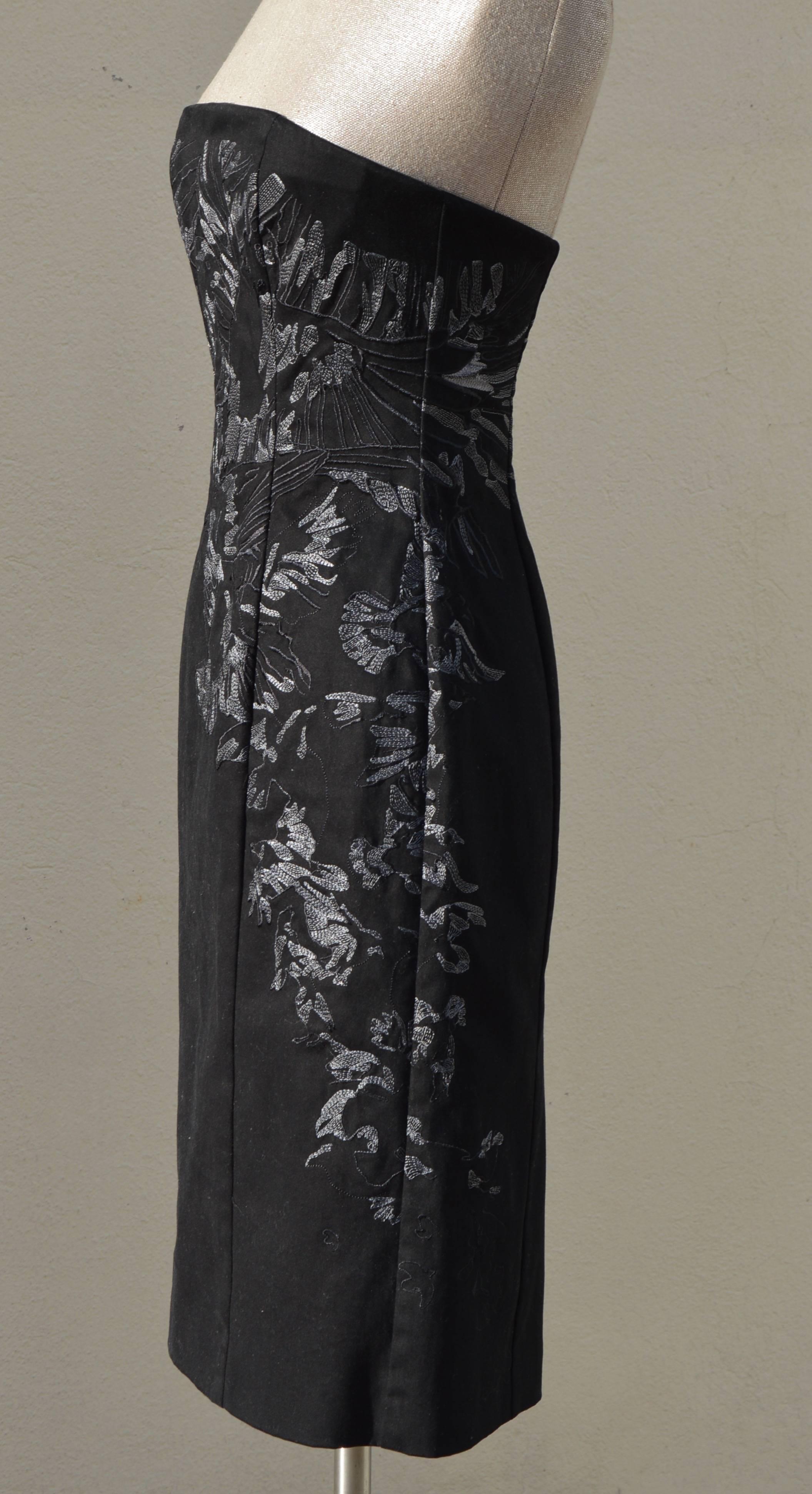 Fabulous Alexander Mcqueen fitted dress with silver grey abstract birds embroideries going from front to discreetly ends backside. Just to die for!!!!
Brand new with tags, Alexander McQueen Black Dress
Material is mixed coton and elastan - Fully