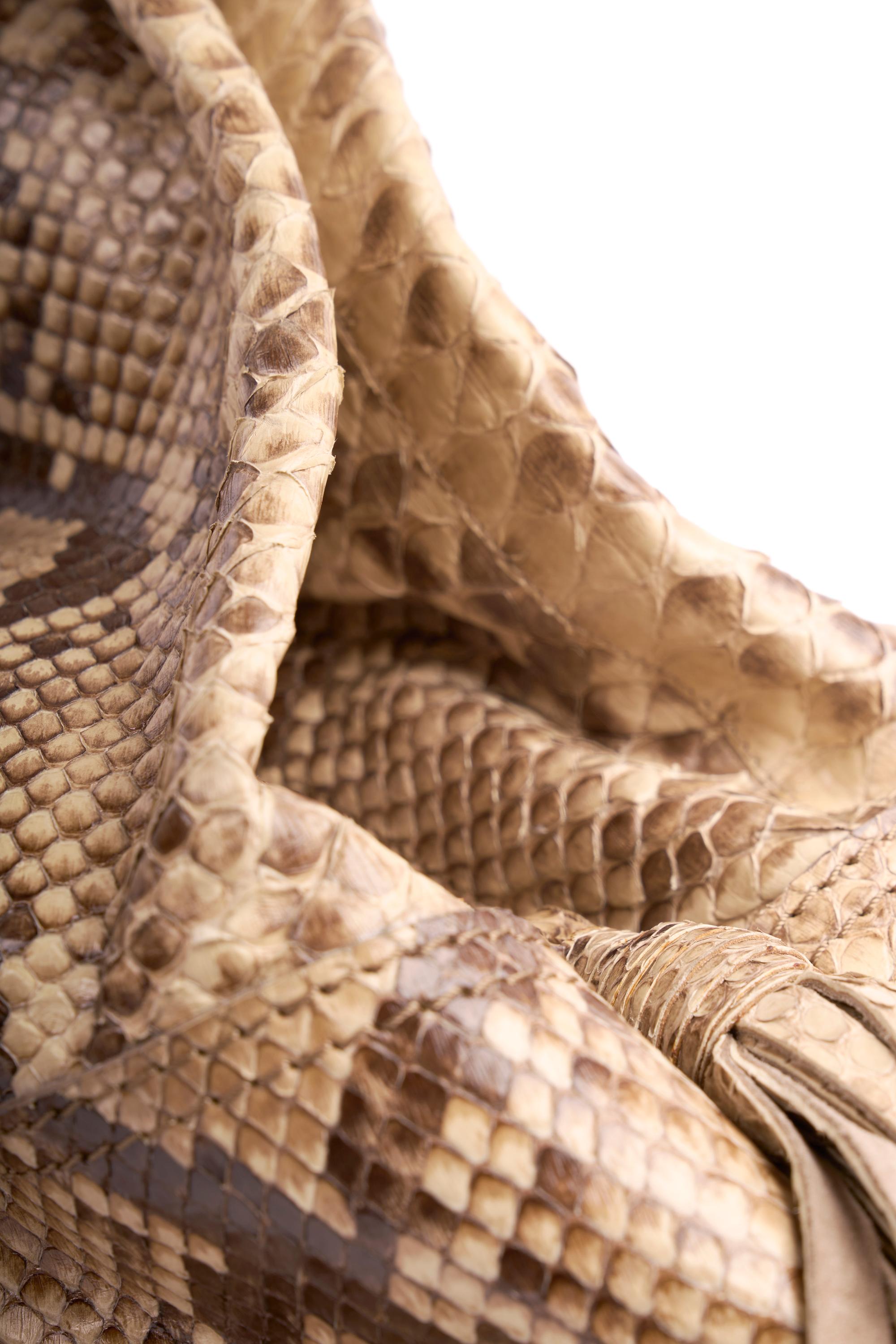Vintage Gianfranco Ferre Beige Tone Snake Skin Handbag Unisexe en vente