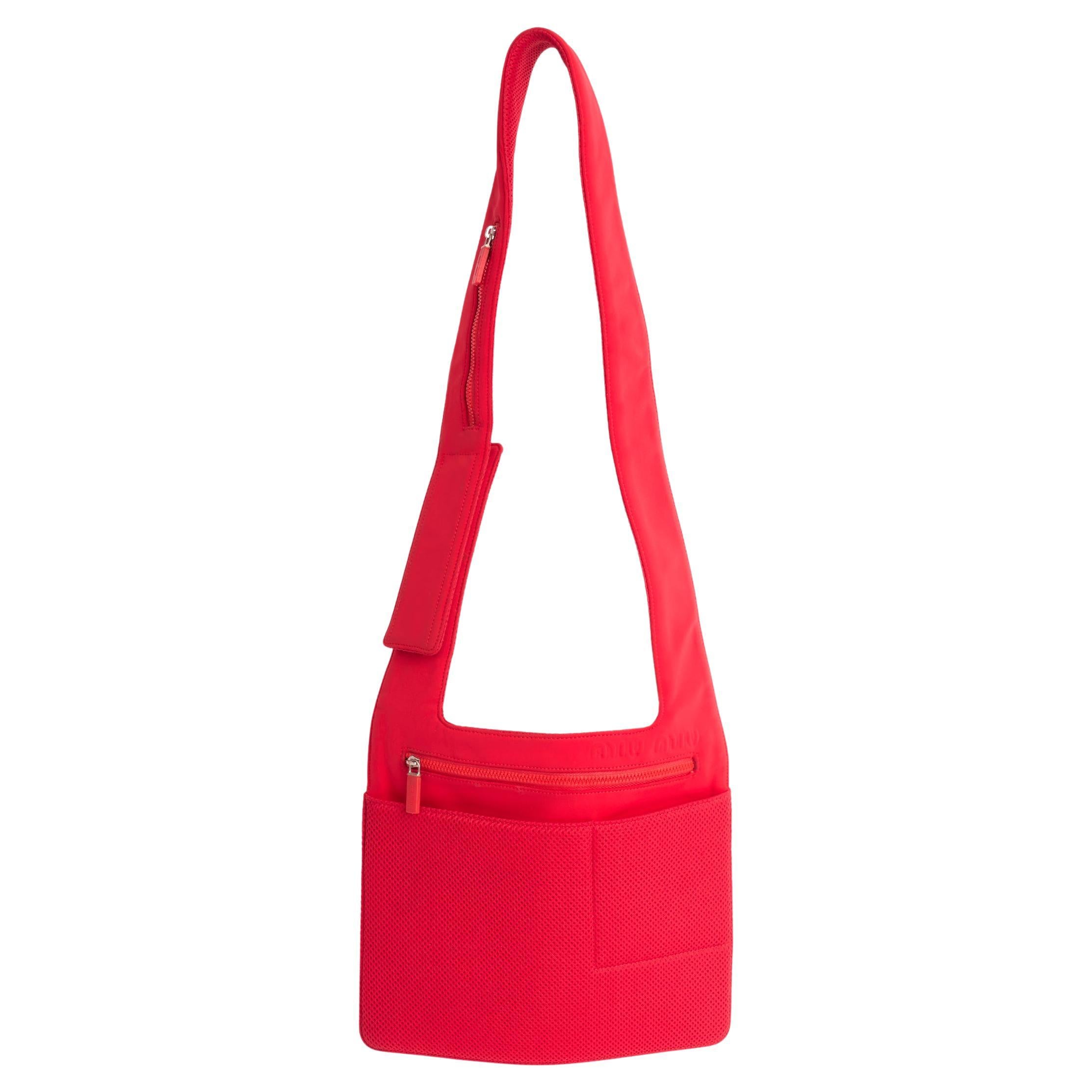 Vintage Miu Miu F&F Vintage 1999 Sac à bandoulière rouge en vente