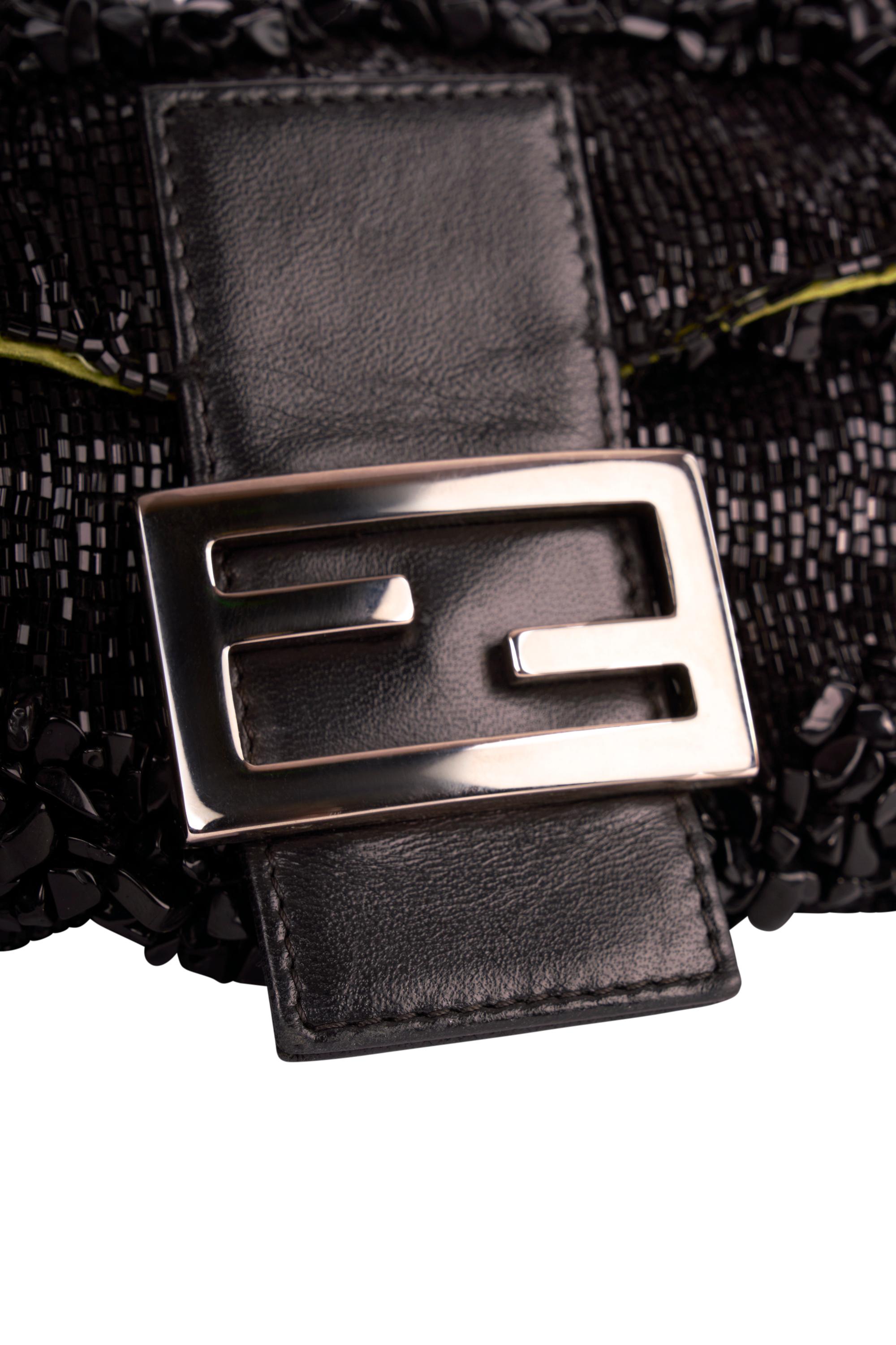 Noir Vintage 1990's Fendi Black Sequin Baguette Bag Baggage en vente