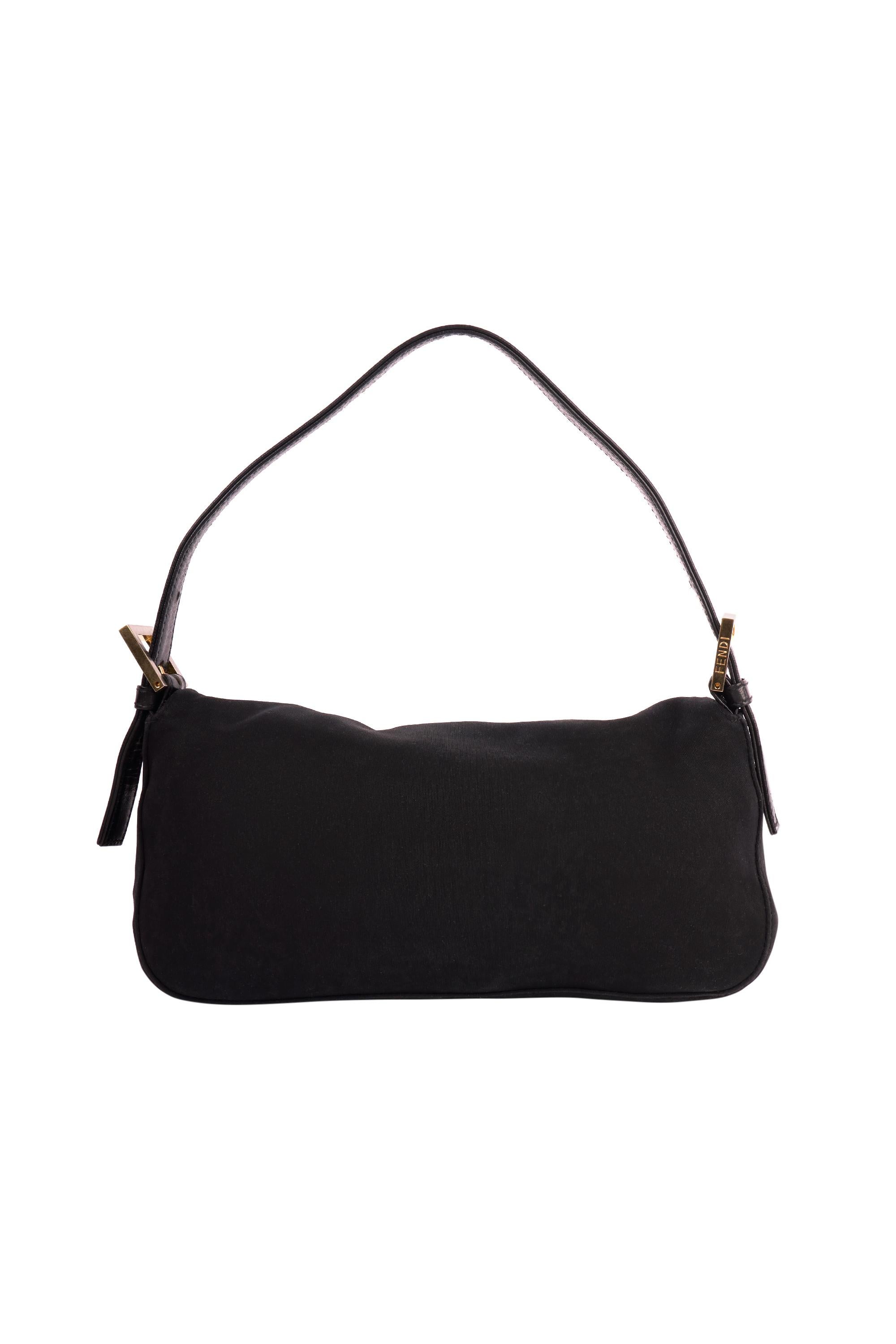 Noir Vintage Fendi 1990's Black Suede Baguette Bag Baggage en vente