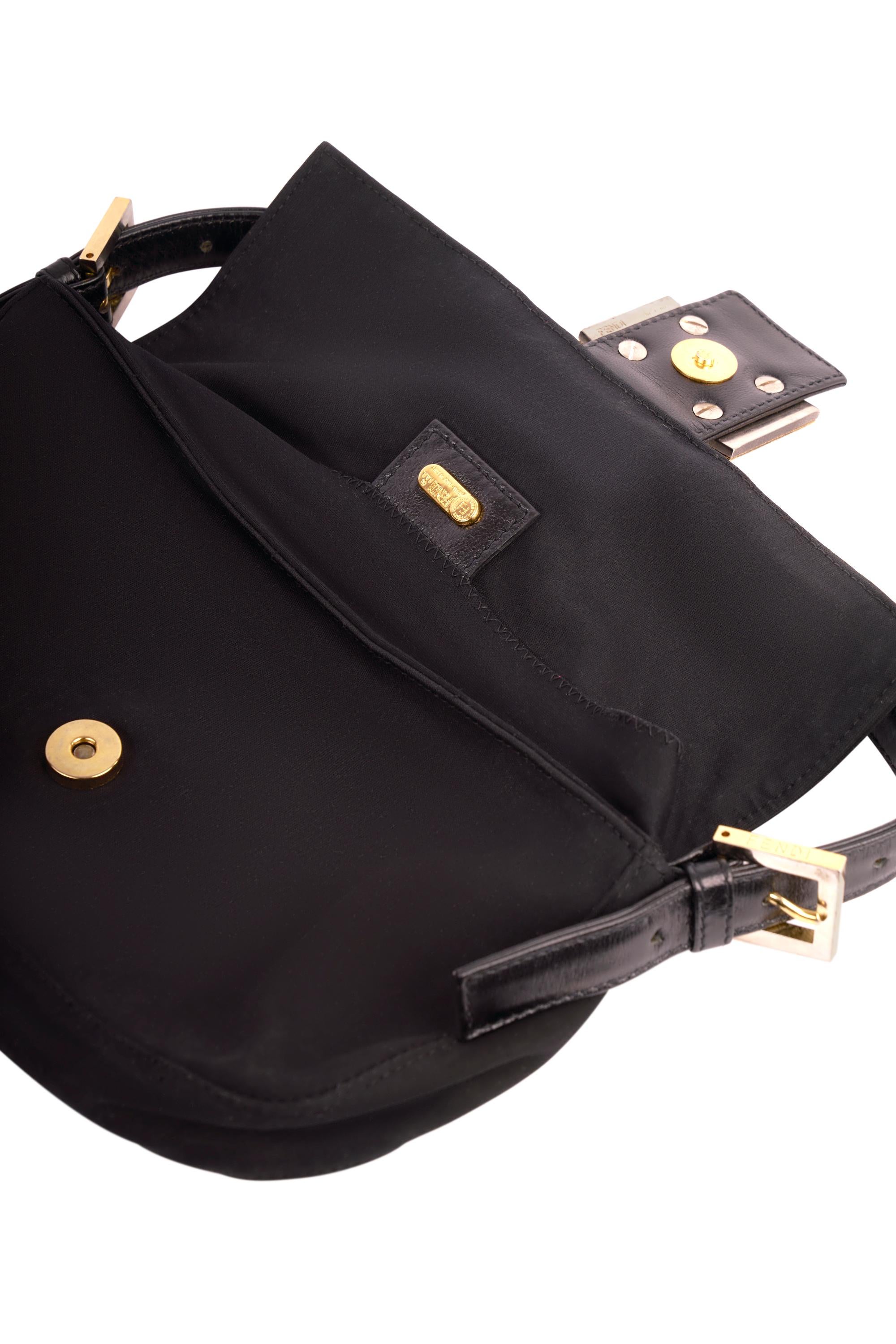 Vintage Fendi 1990's Black Suede Baguette Bag Baggage en vente 1