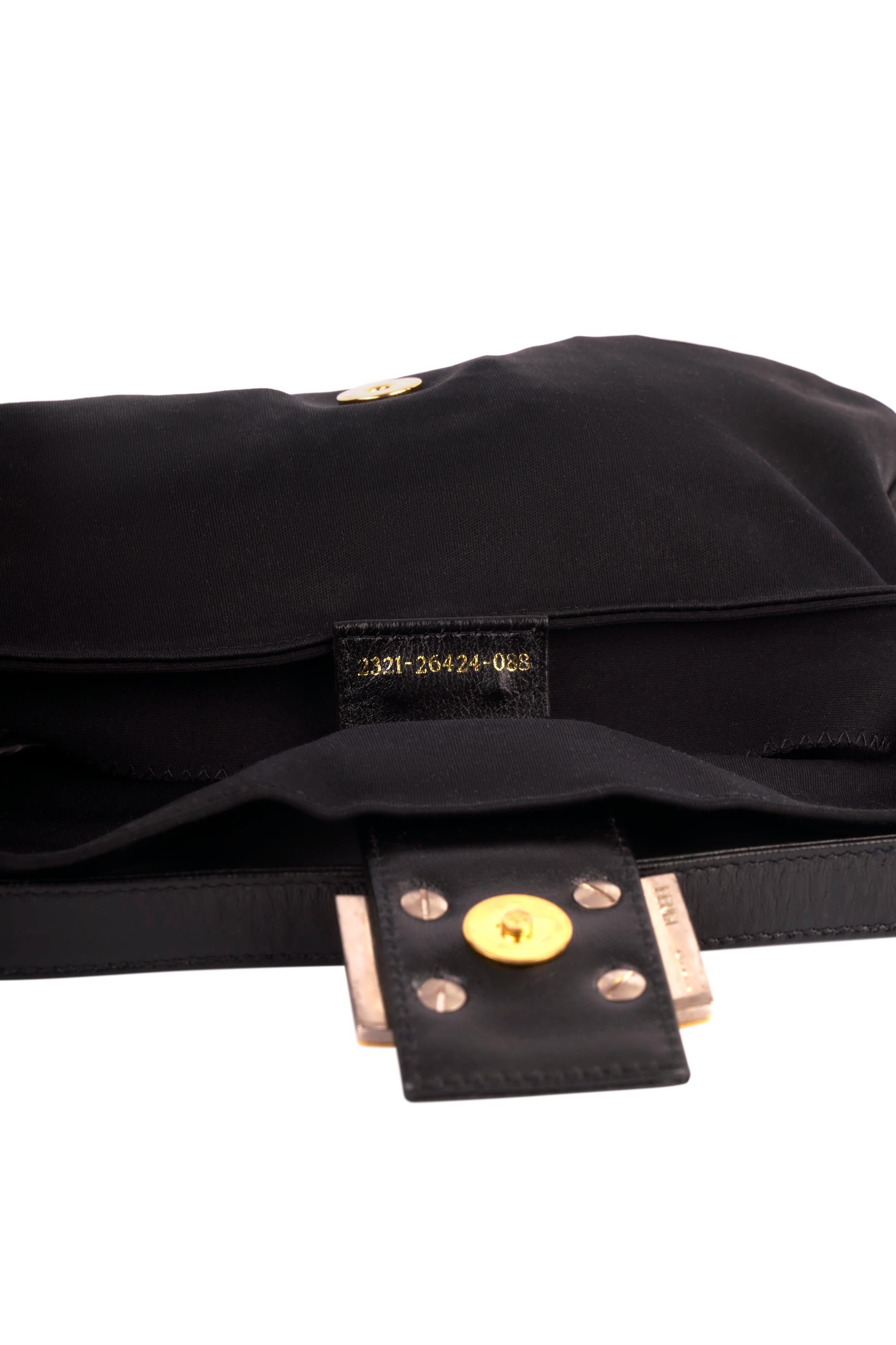 Vintage Fendi 1990's Black Suede Baguette Bag Baggage en vente 3