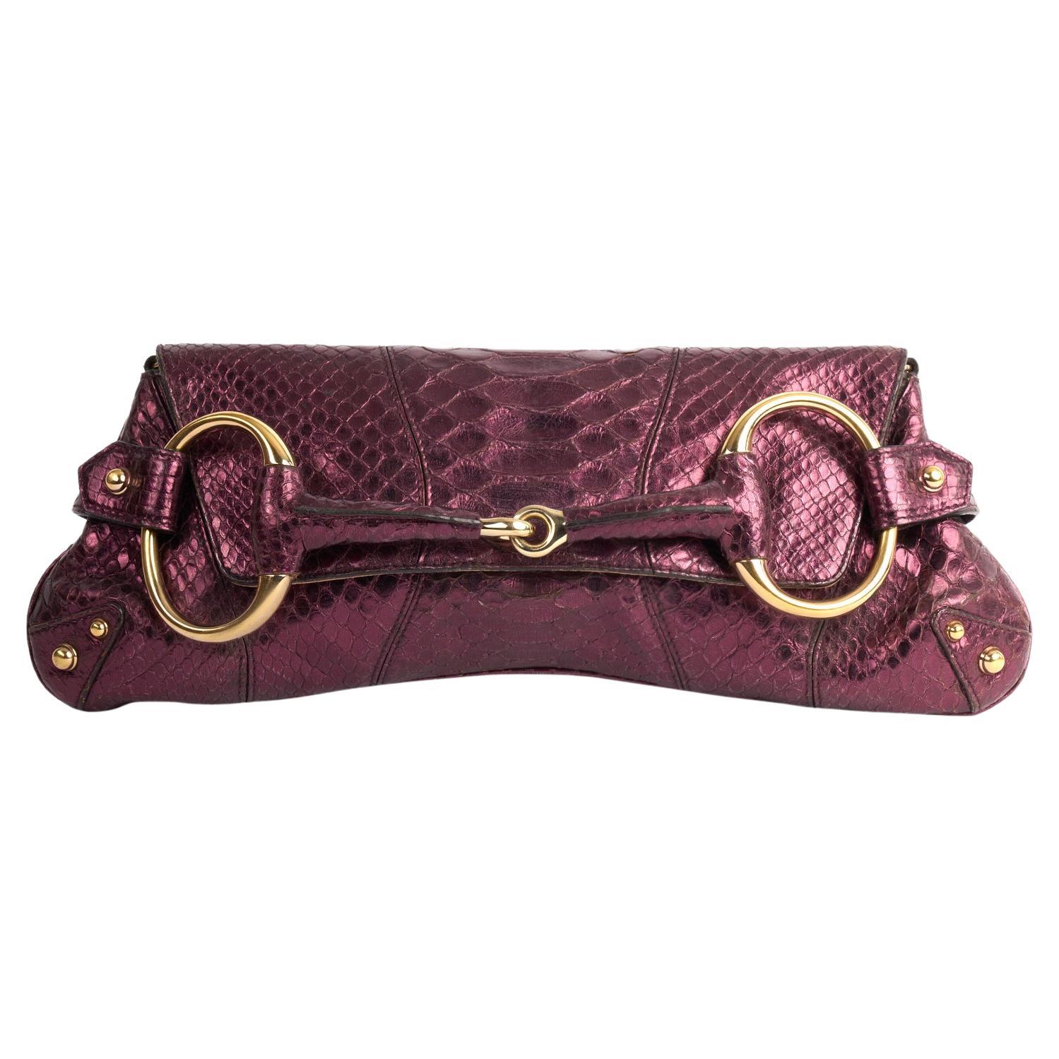 Vintage Gucci 1995 Metallic Purple Python Clutch en vente