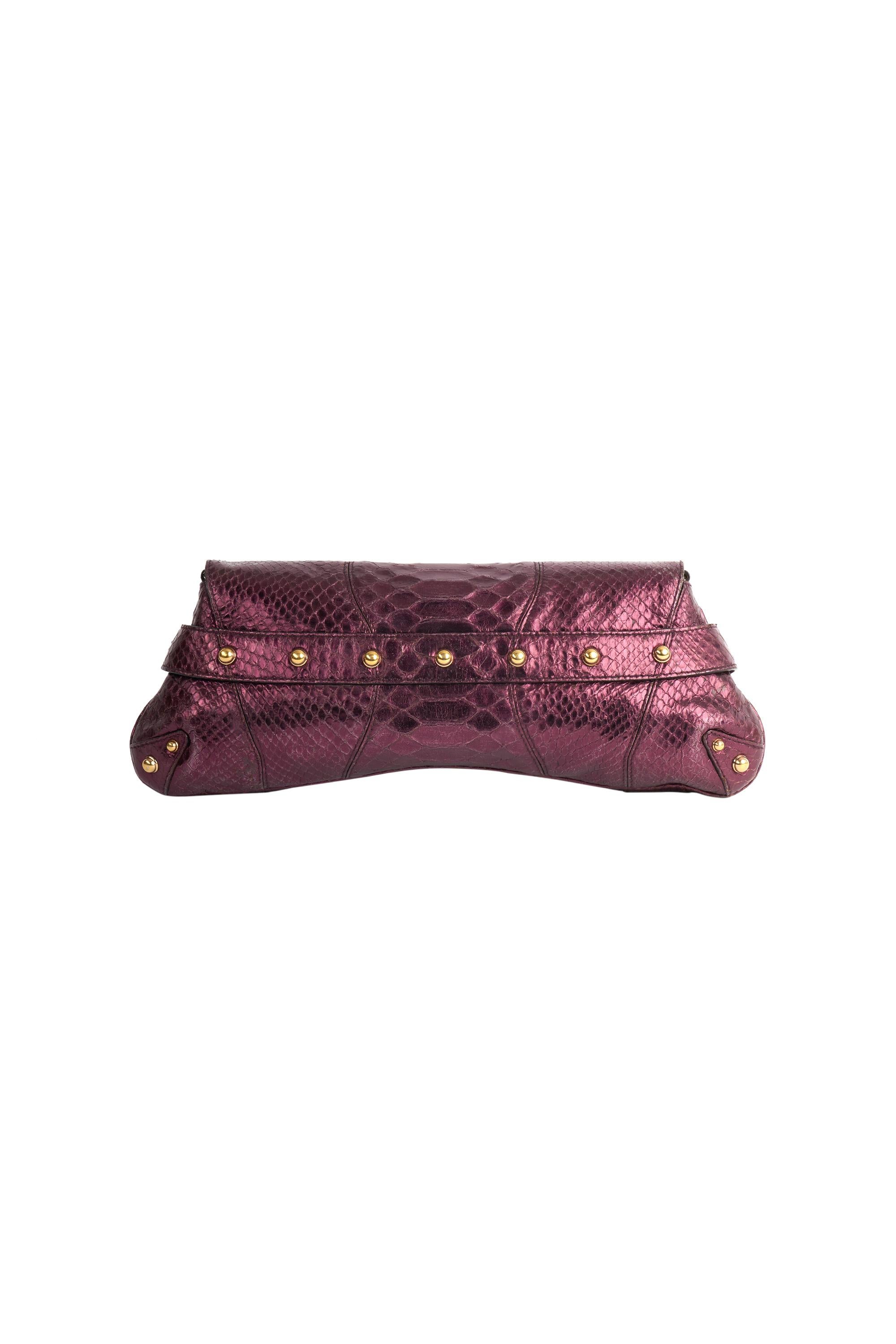 Noir Vintage Gucci 1995 Metallic Purple Python Clutch en vente