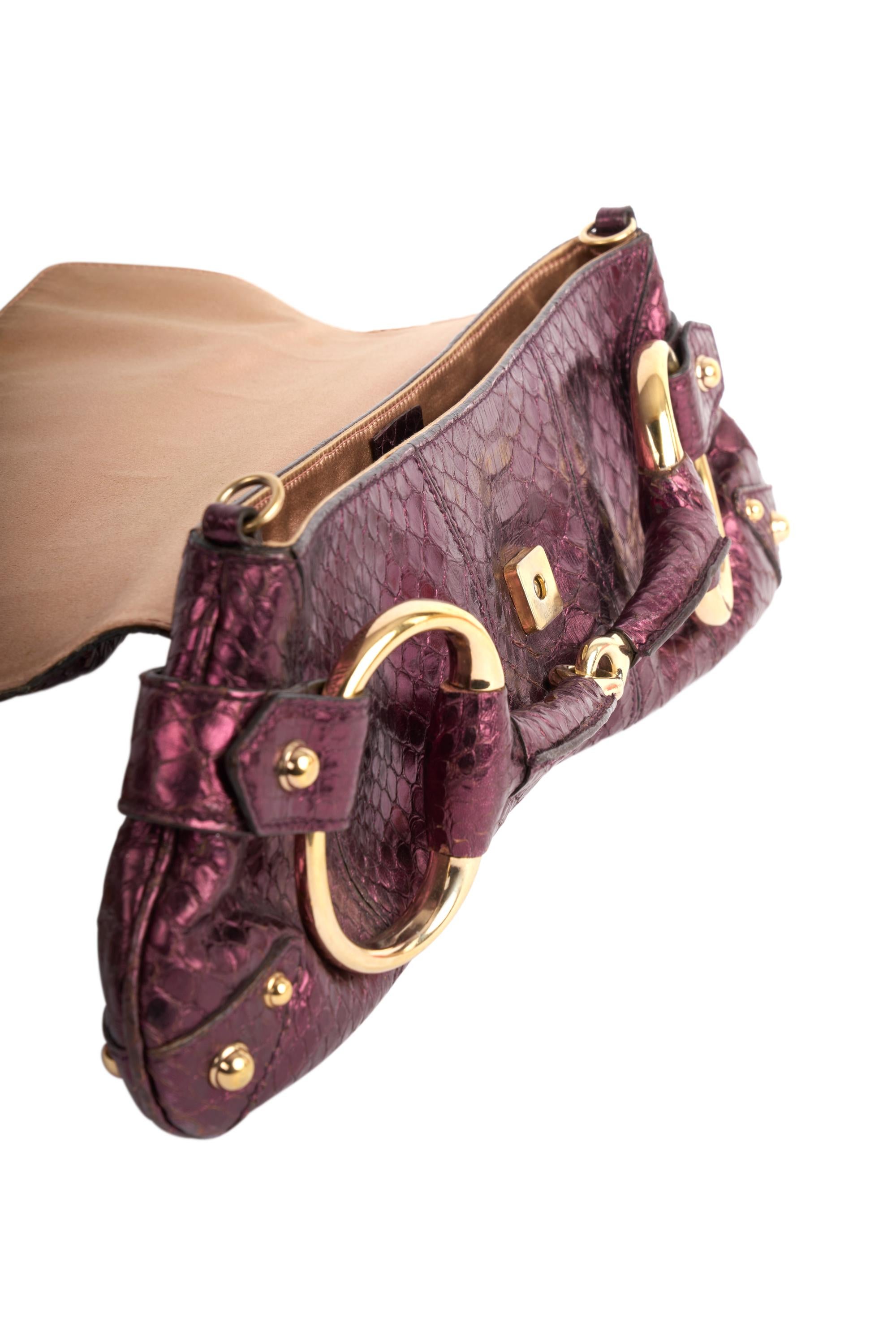 Vintage Gucci 1995 Metallic Purple Python Clutch en vente 4