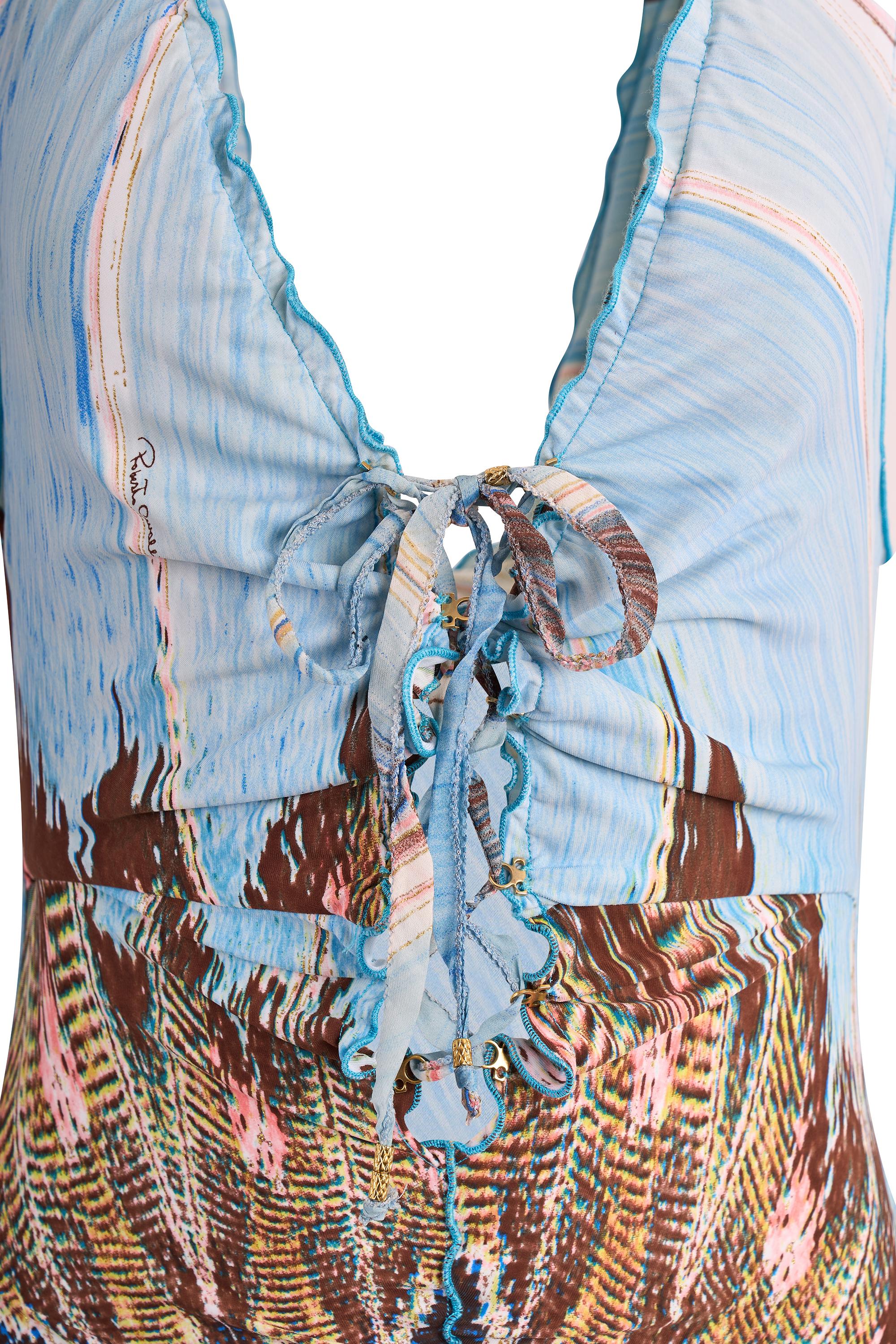Roberto Cavalli Primavera Estate 2004 Top con stampa di piume. Presenta un pizzo marrone sul davanti e una lunghezza mini. In eccellenti condizioni vintage.

Marchio: Roberto Cavalli
Taglia: UK 10
Colore: Multi
Taglia Label: XS
Taglia moderna: UK: