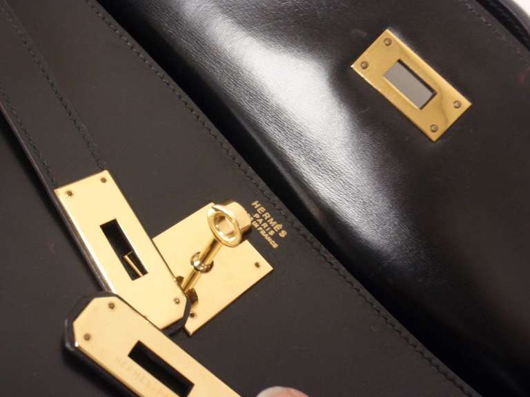 HERMES KELLY 32cm Black Box Calf Gold Hardware Strap Handbag In Excellent Condition In Holland, PA