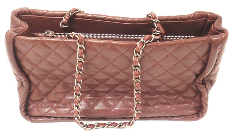 CHANEL Istambul Stich Logo Open Shoulder Tote Burgundy Leather Handbag, 2012 For Sale 5
