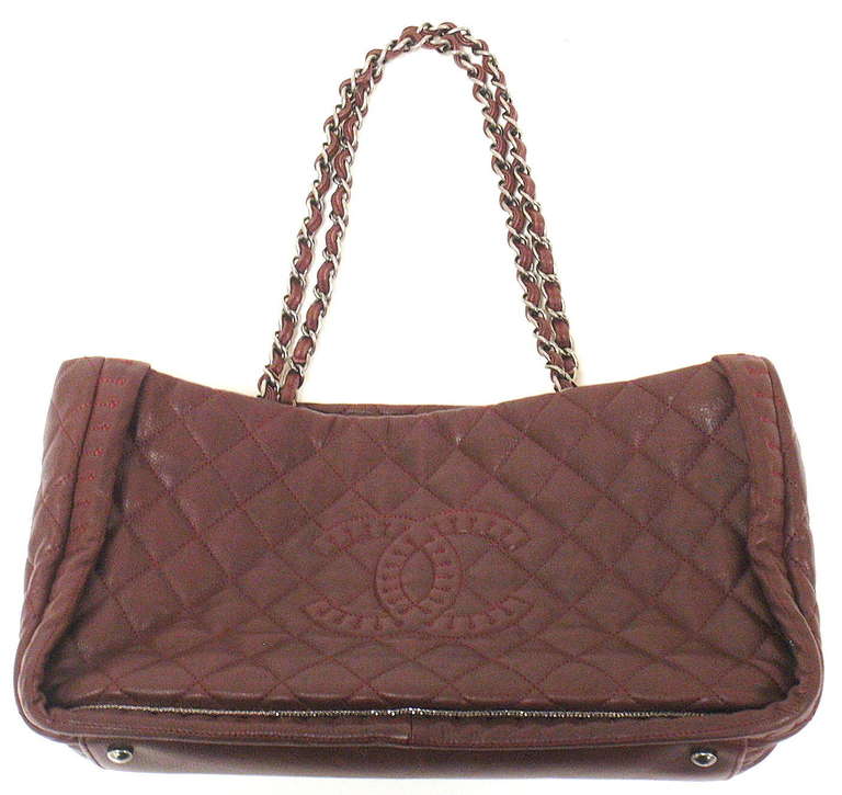CHANEL Istambul Stich Logo Open Shoulder Tote Burgundy Leather Handbag, 2012 In Excellent Condition For Sale In Holland, PA