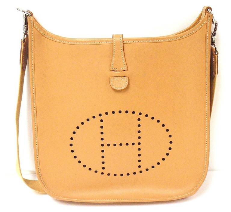 HERMES EVELYNE PM NATURAL LIGHT BARENIA LEATHER SHW SHOULDER BAG, 2000

 This bag is in GREAT condition. Features the gorgeous natural barenia, beautifully aging leather (though very delicate).

Please note, color can vary greatly from monitor