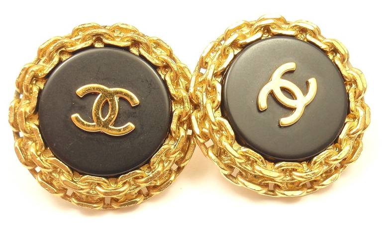 Vintage Extra Large Gold Tone Logo Black Chain Clip-On Earrings 
from CHANEL.

Measurements: 1.4 inches
Weight: 43.4 grams
Stamped Hallmarks: Chanel Made in France

*Free Shipping within the United States*

YOUR PRICE: $950