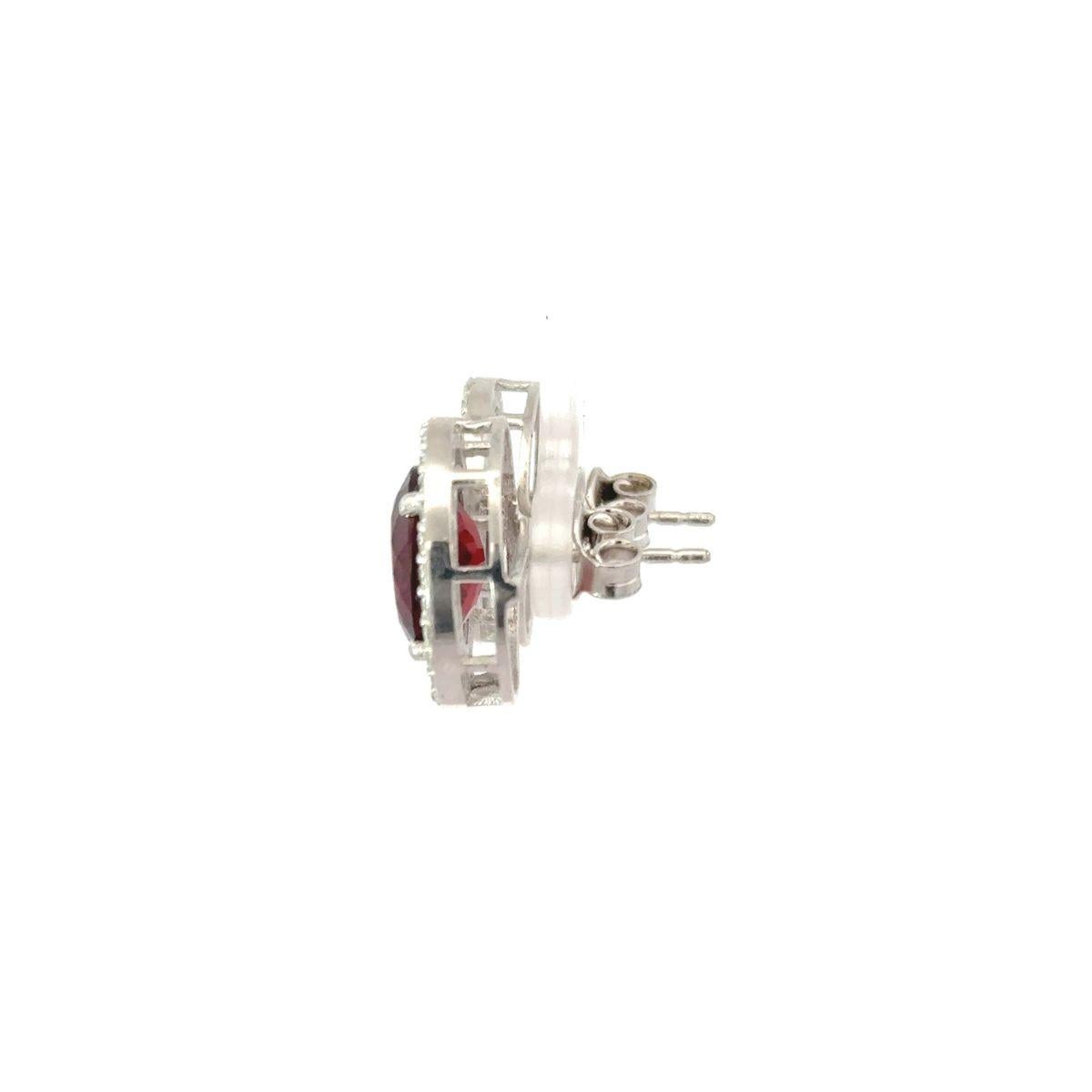 Art Nouveau Squisiti orecchini ovali con granato rosso e zircone aureolato per lei in argento sterling in vendita