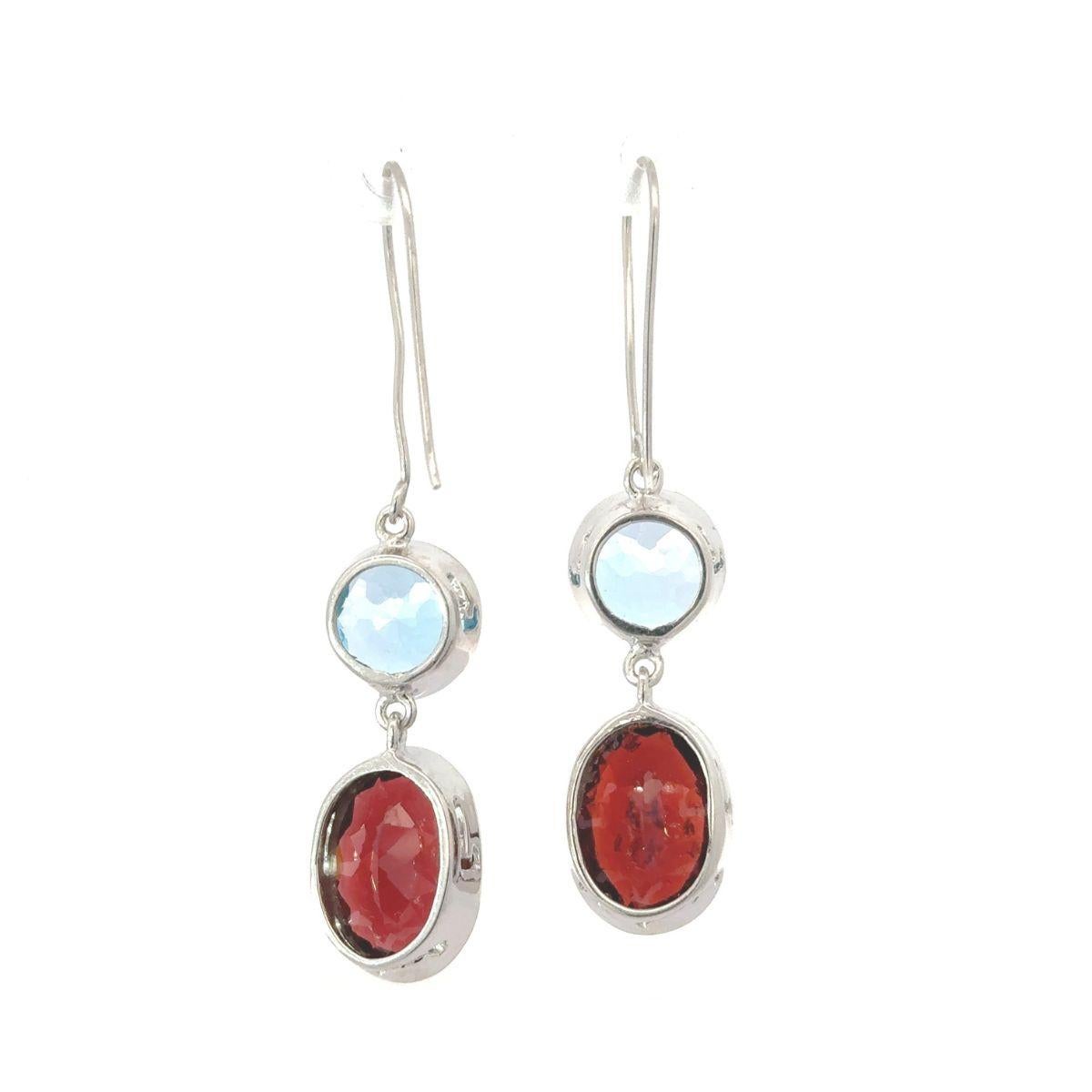 Orecchini a goccia in argento sterling con gemma autentica di topazio blu e granato In condizioni Nuovo in vendita a New York, NY