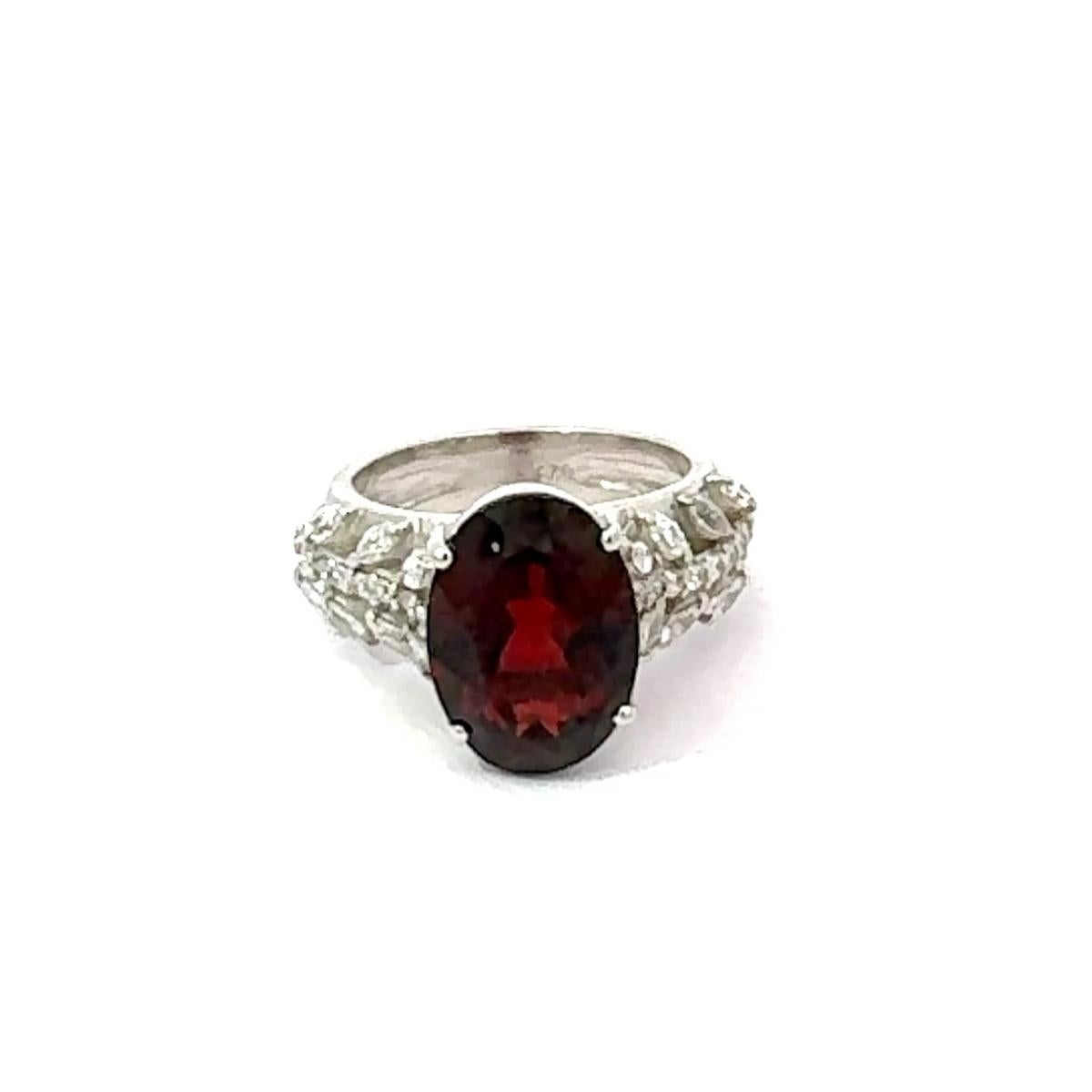 Im Angebot: Mordernist Oval Cut natürlichen roten Granat Geburtsstein und Zirkon Ring in 925 Silber () 6