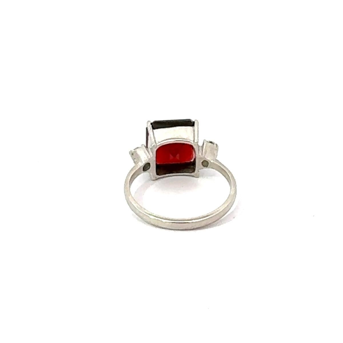 in vendita:  Anello moderno a tre pietre di granato con taglio quadrato per un regalo di San Valentino in argento sterling 5